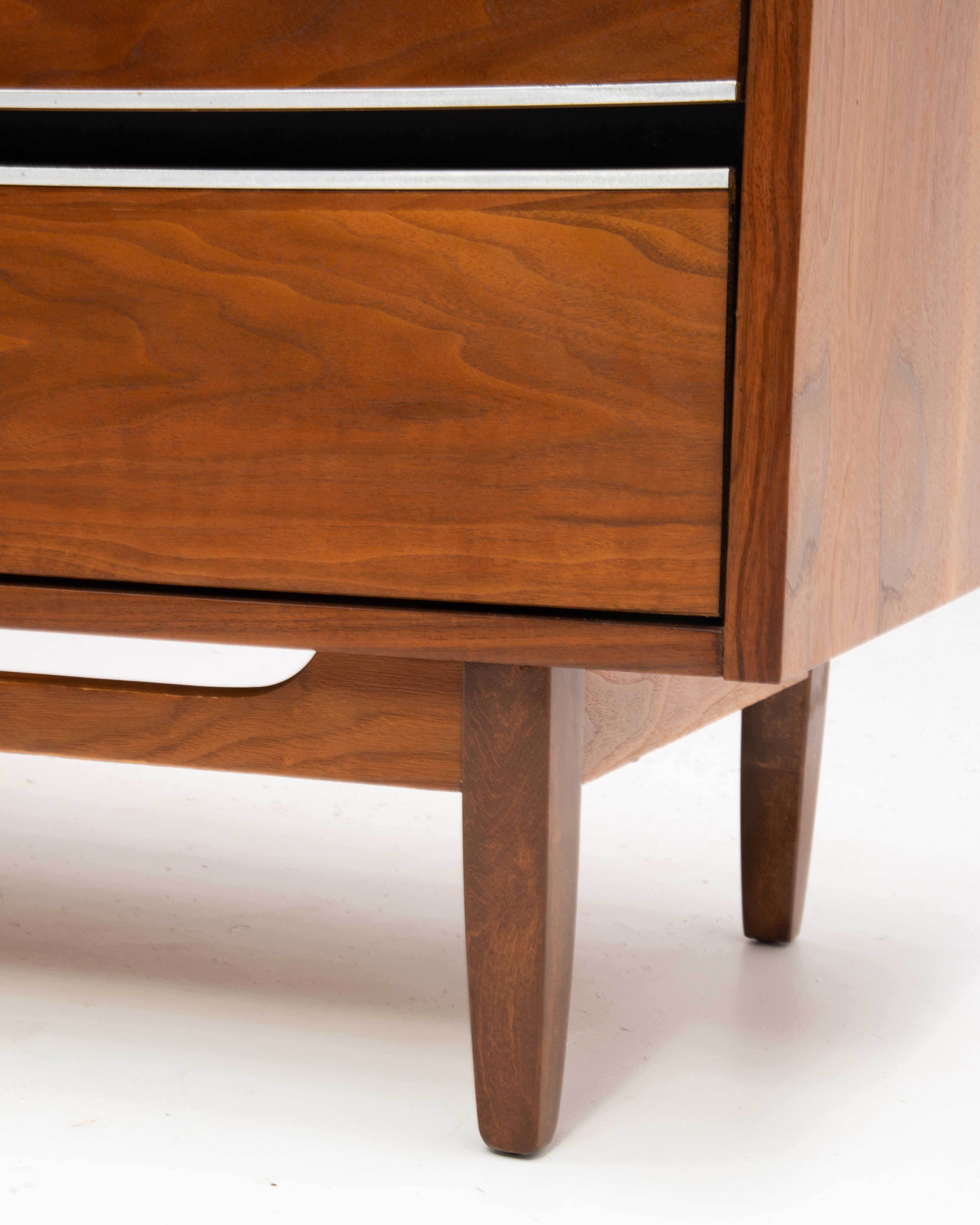 Mid Century Modern American Walnut 9 Drawer Low Dresser Unmarked 3
