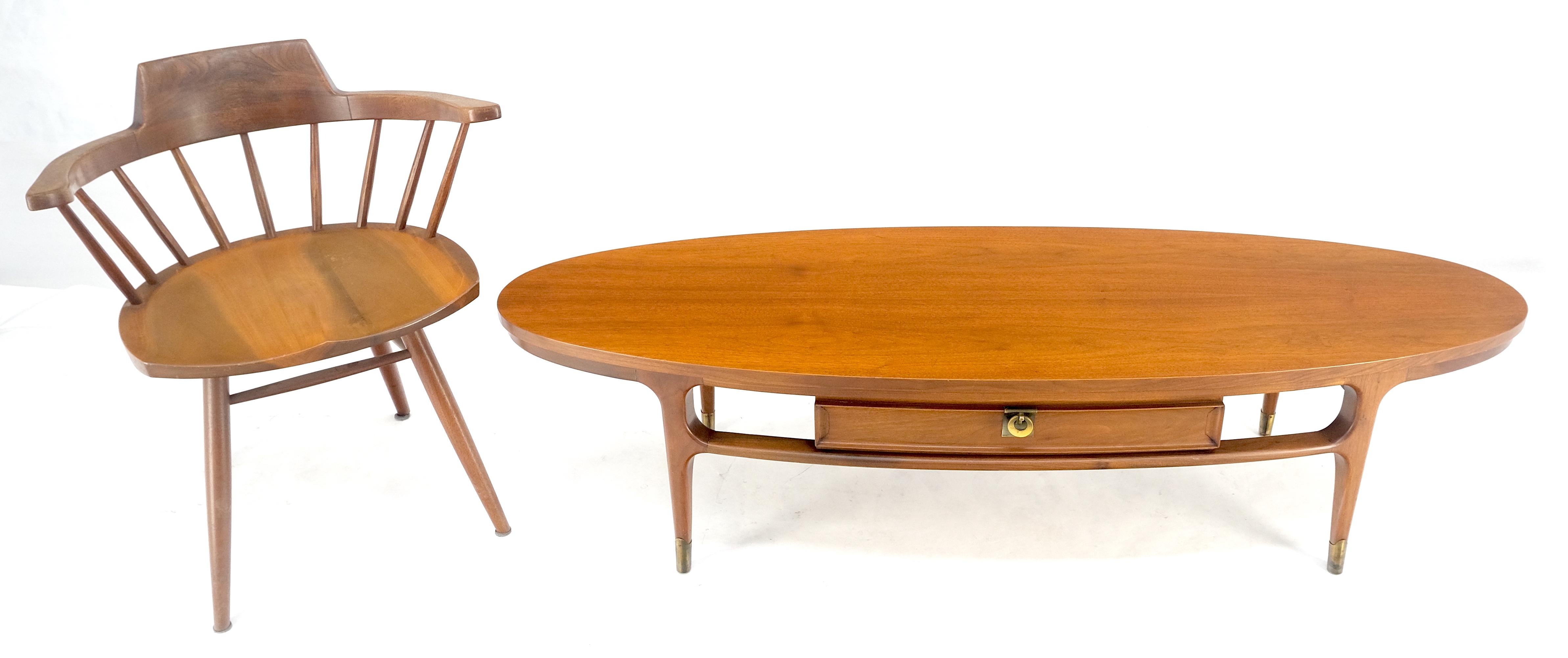 Mid Century Modern American Walnut Oval One Drawer Tapered Leg Coffee Table MINT In Excellent Condition For Sale In Rockaway, NJ