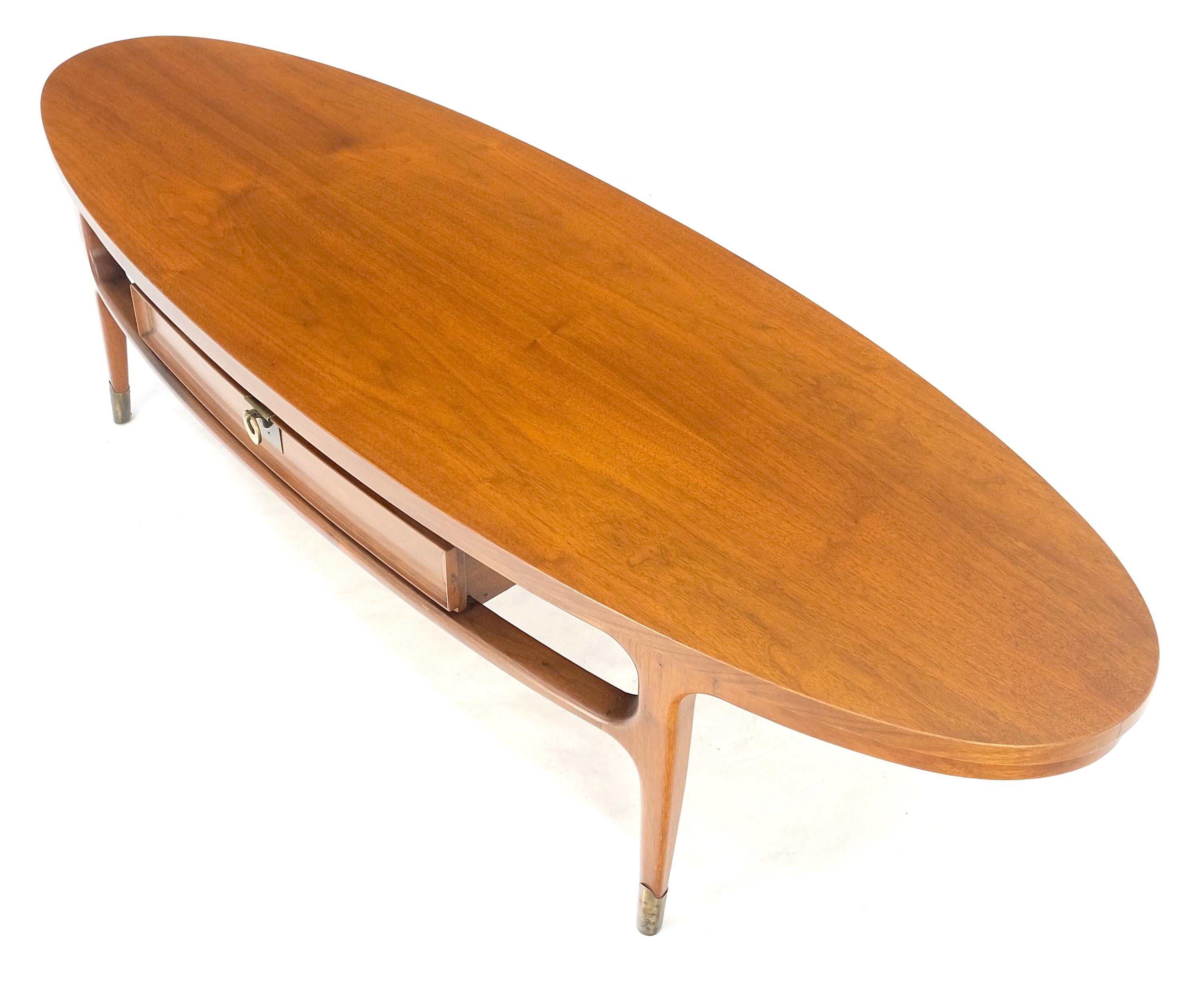 Mid Century Modern American Walnut Oval One Drawer Tapered Leg Coffee Table MINT For Sale 2