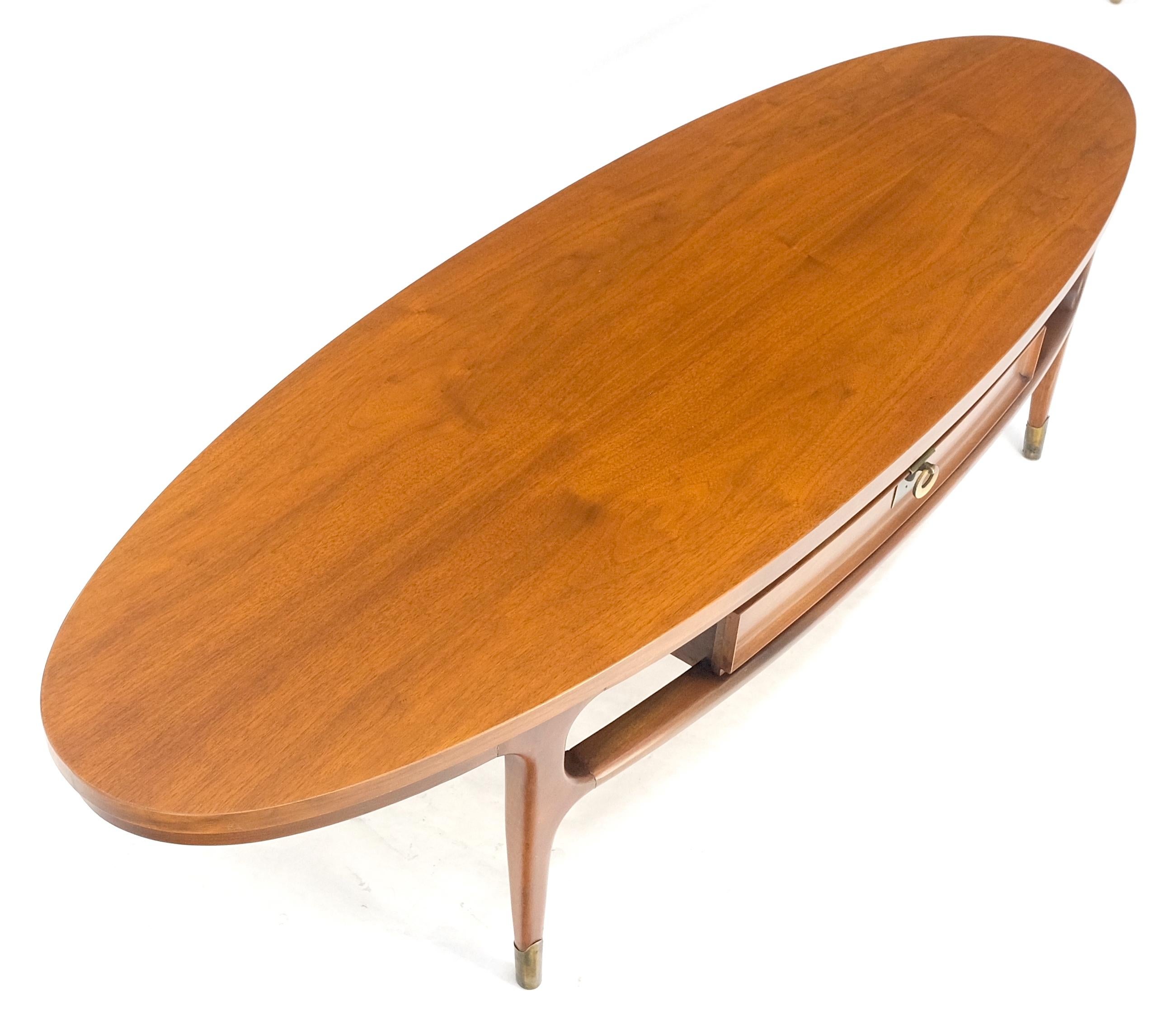 Mid Century Modern American Walnut Oval One Drawer Tapered Leg Coffee Table MINT For Sale 3