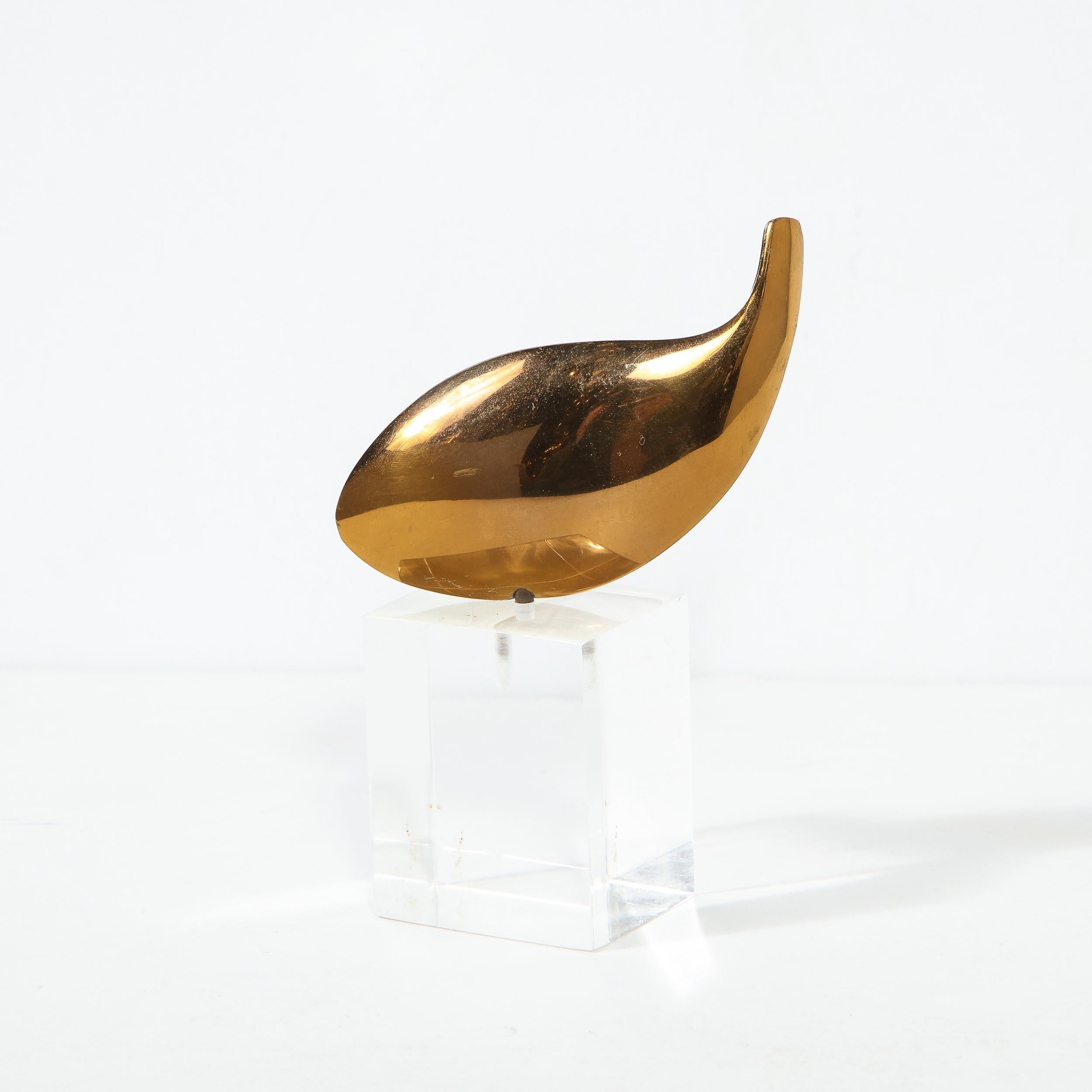 Mid-Century Modern Amorphic Brass Sculpture on Volumetric Lucite Base In Excellent Condition In New York, NY