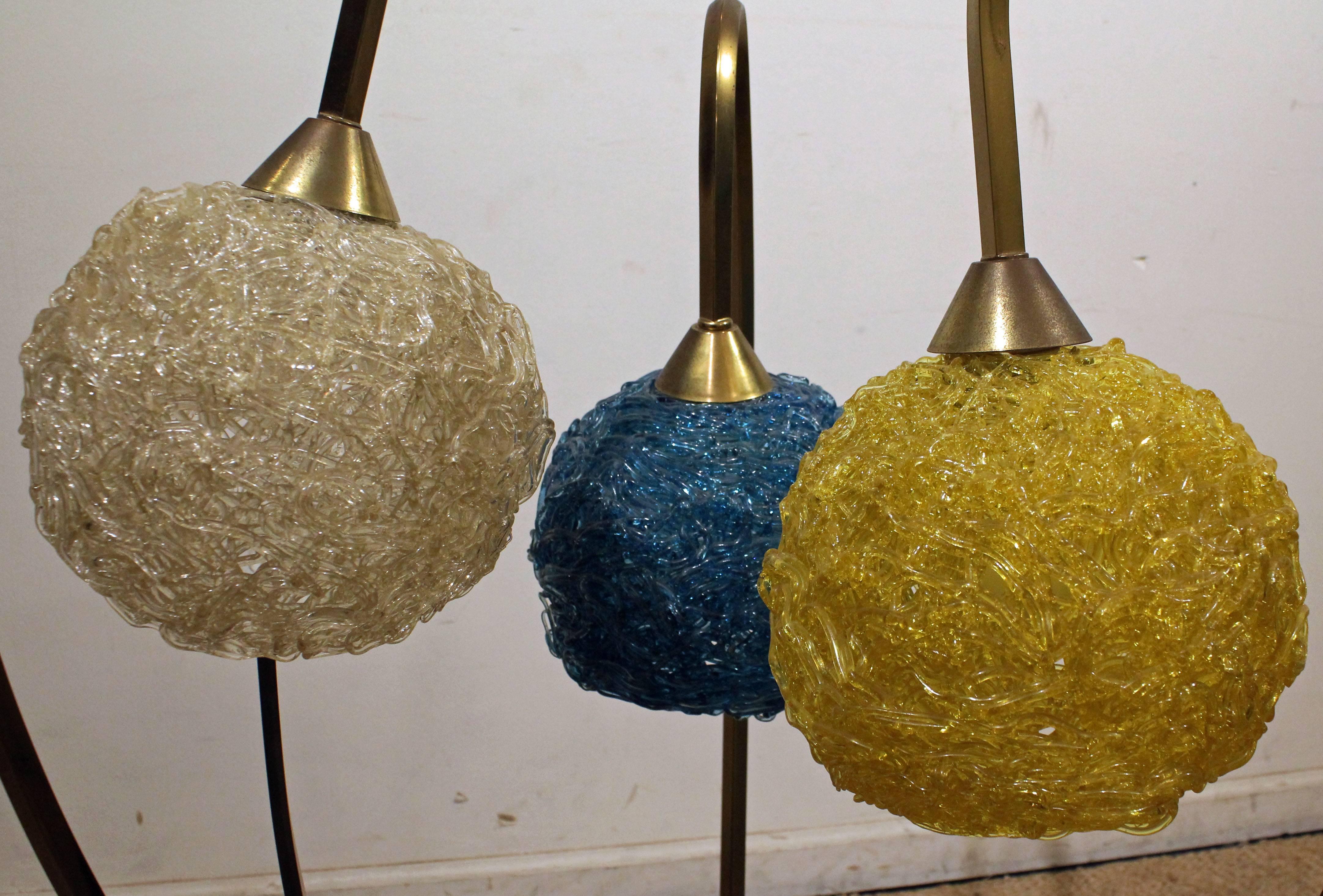 Unknown Mid-Century Modern Amorphous Three-Way Walnut and Brass Spaghetti Table Lamp