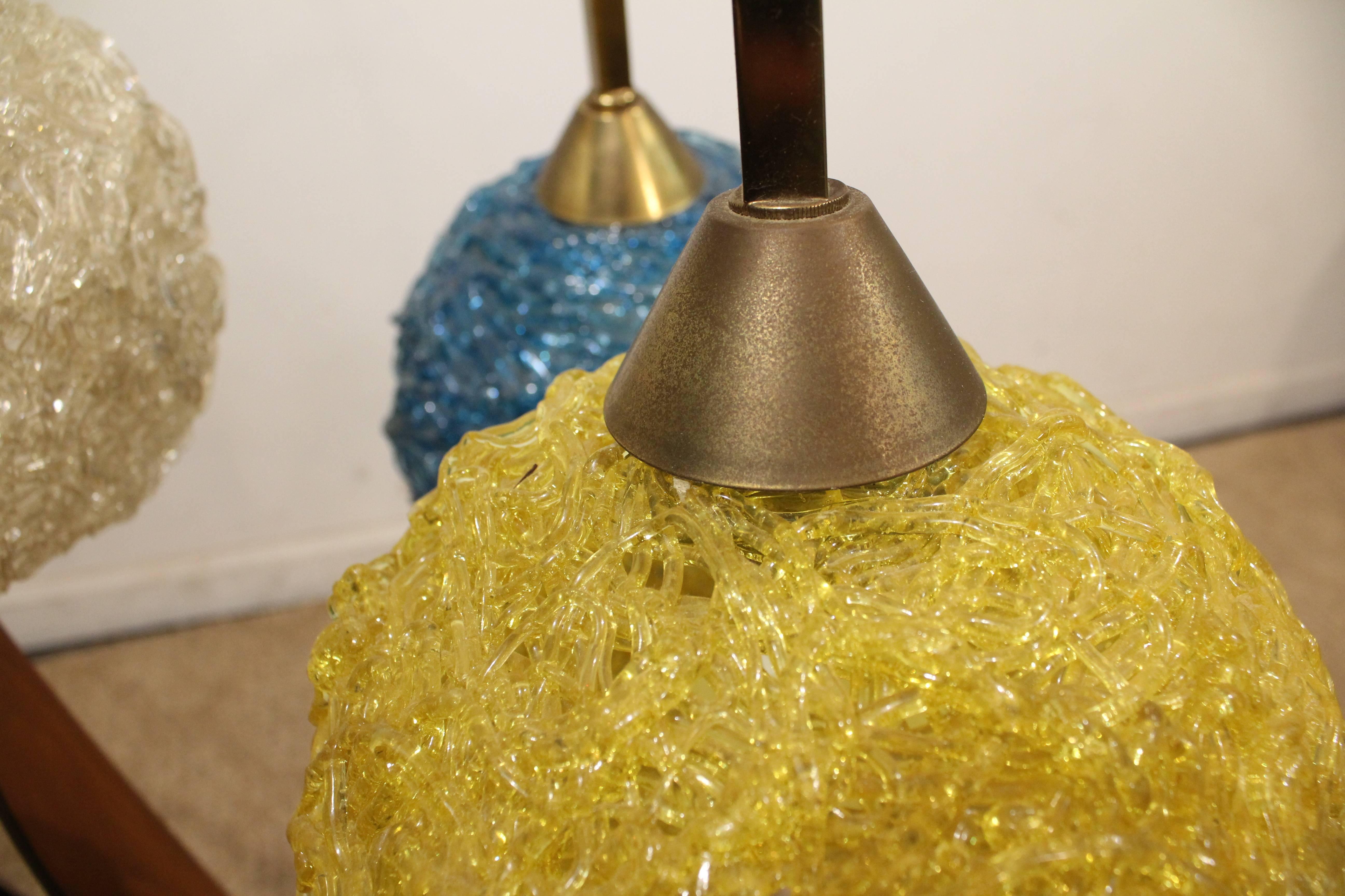 Mid-Century Modern Amorphous Three-Way Walnut and Brass Spaghetti Table Lamp 3