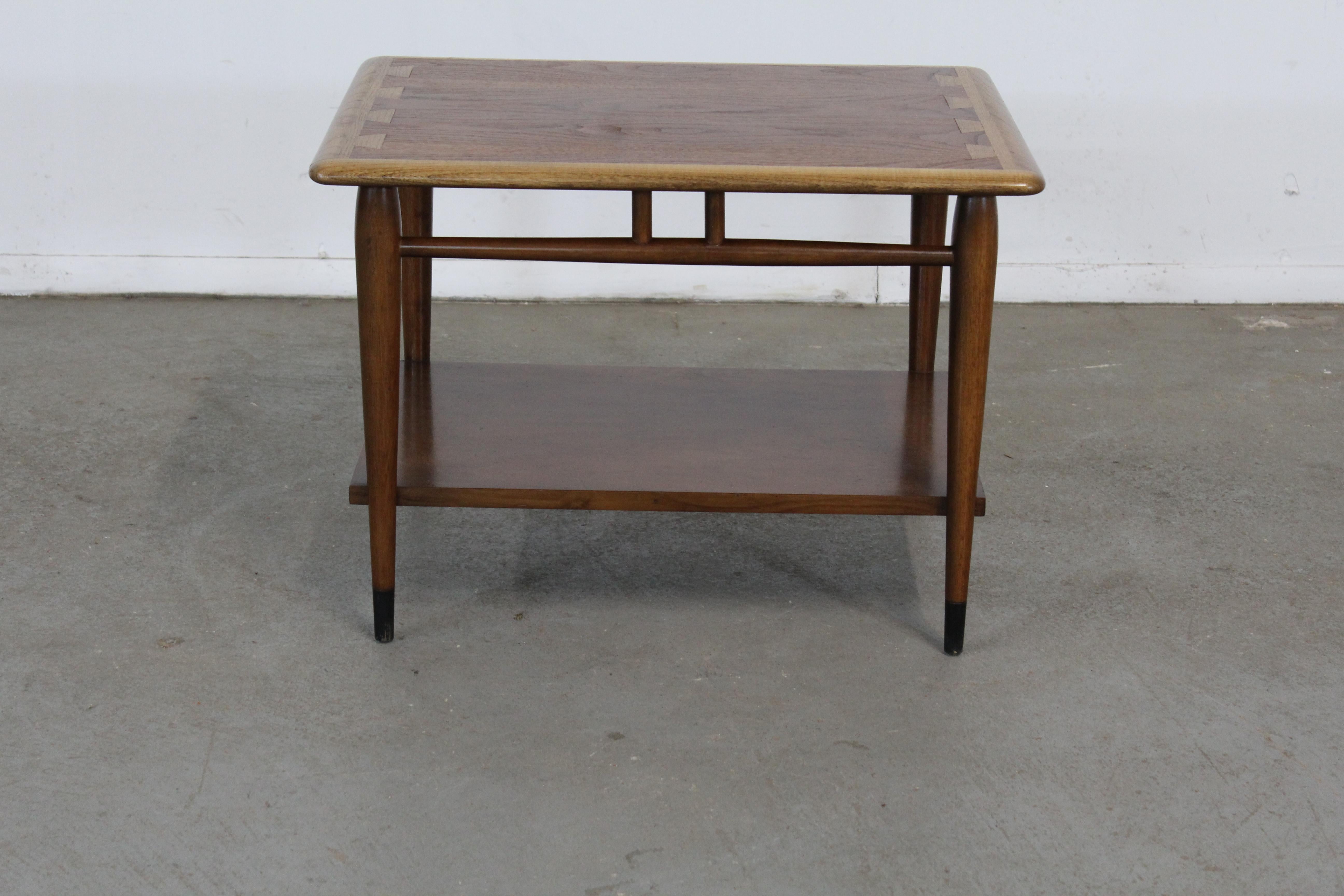 Mid-Century Modern Andre Bus Lane 'Acclaim' 2-Tiered End Table 900-05 In Good Condition In Wilmington, DE