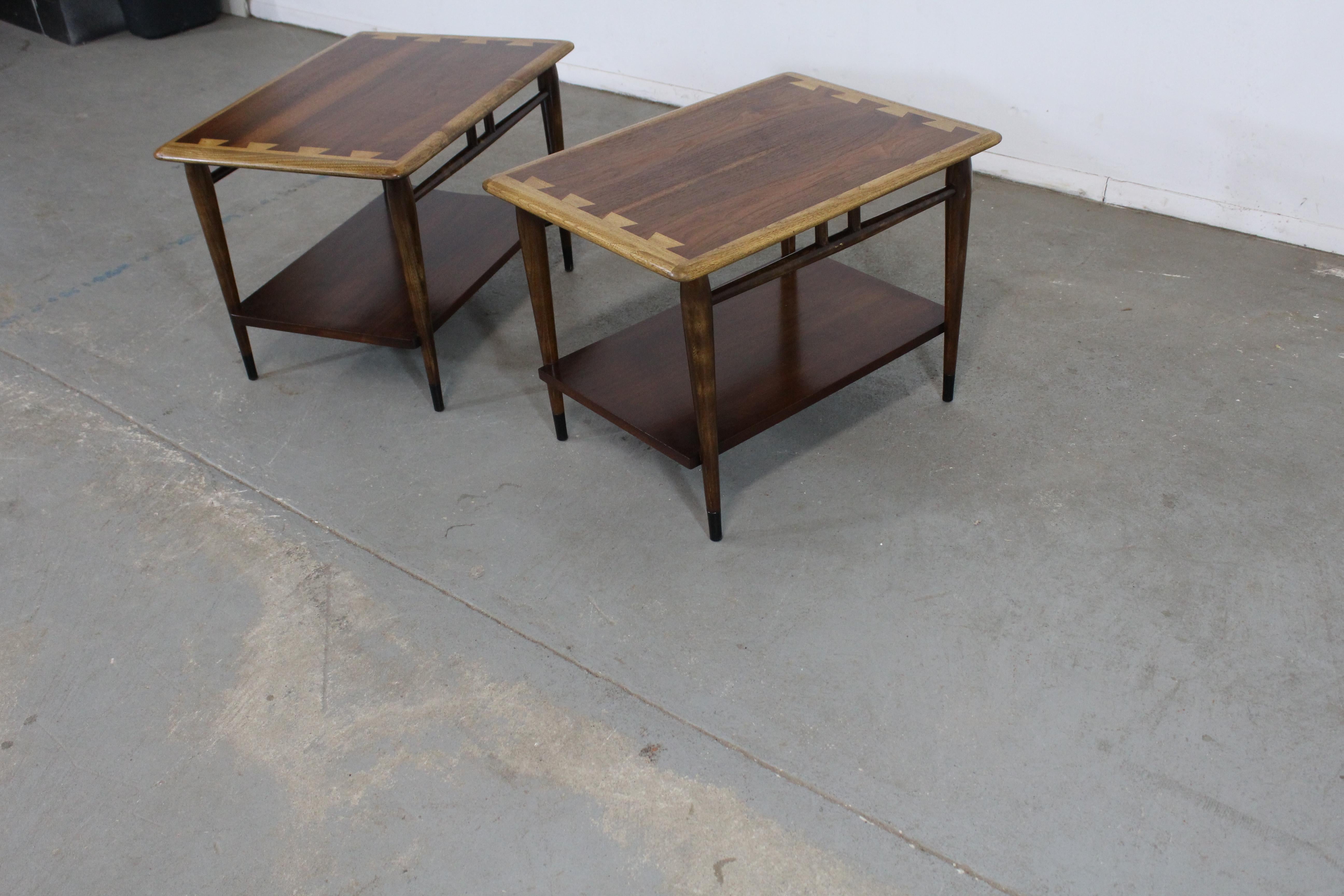 Mid-Century Modern Andre Bus Lane 'Acclaim' 2-Tiered End Tables 900-05 In Good Condition In Wilmington, DE