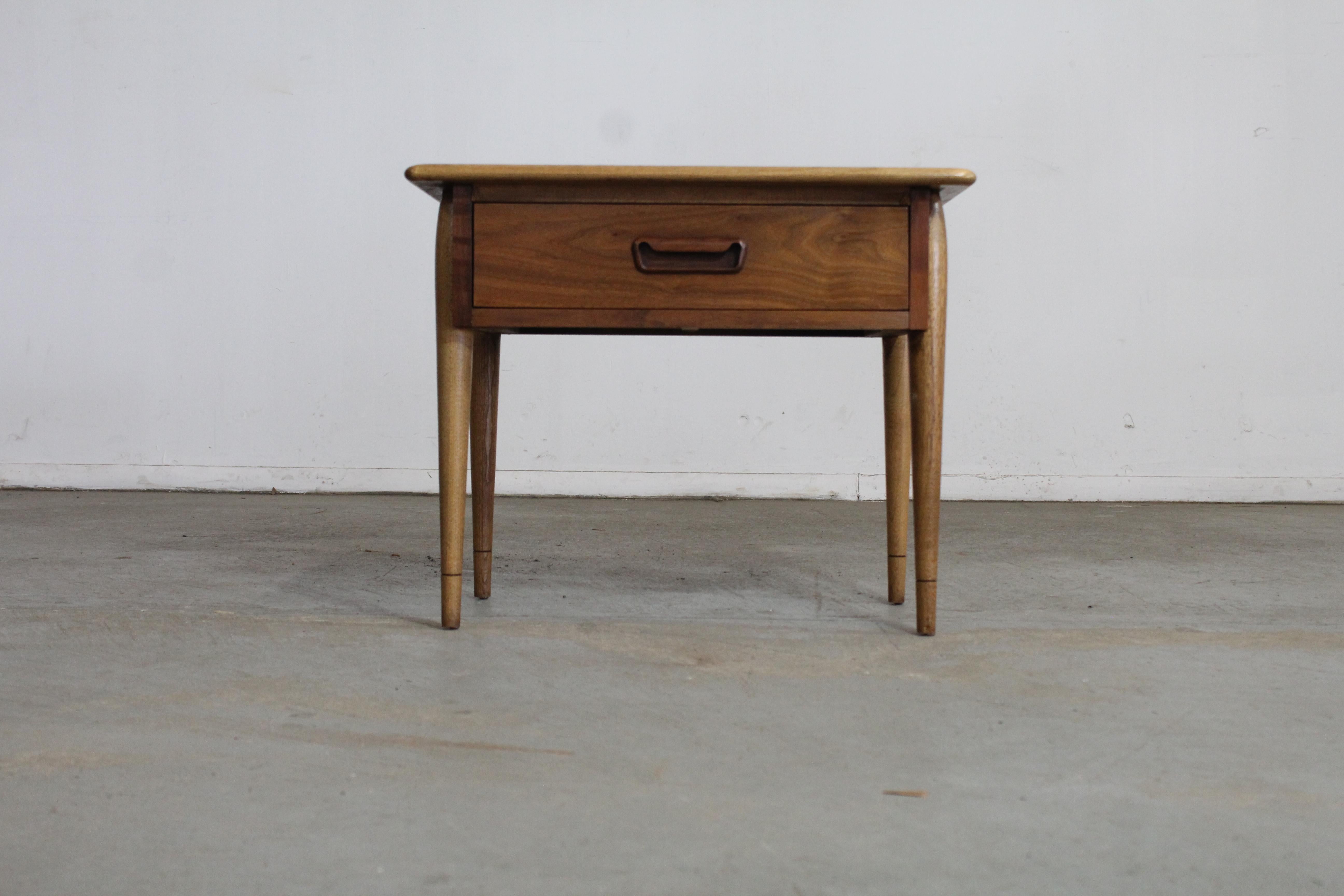 Andre Bus Lane « Acclaim » de style mi-siècle moderne  Table d'appoint à un tiroir en vente 7