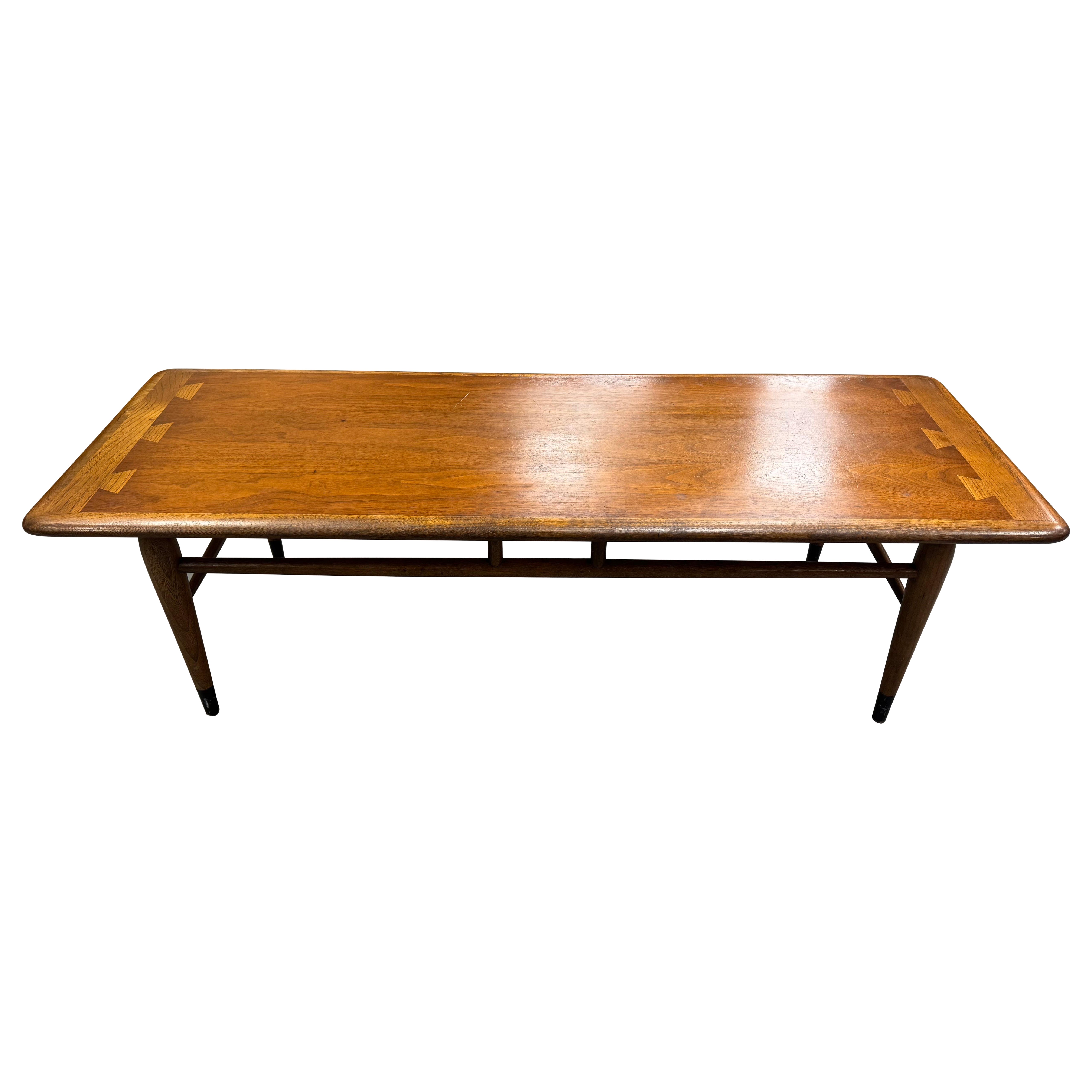 Tavolino da caffè in noce Andre Bus di Lane
s, metà secolo moderno in vendita