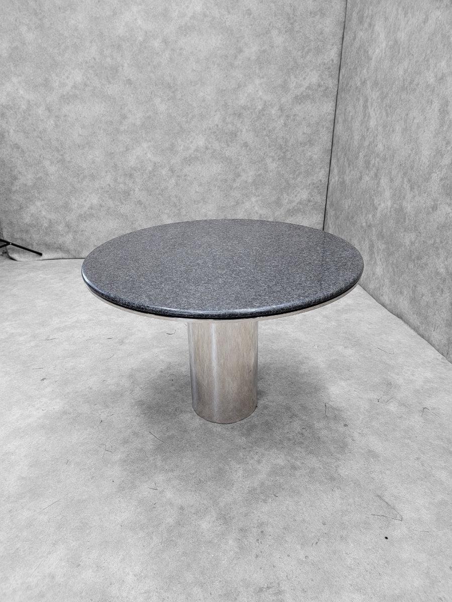 Postmoderno Tavolo Anello in acciaio inox con piedistallo e granito del Mid Century Modern di Brueton in vendita