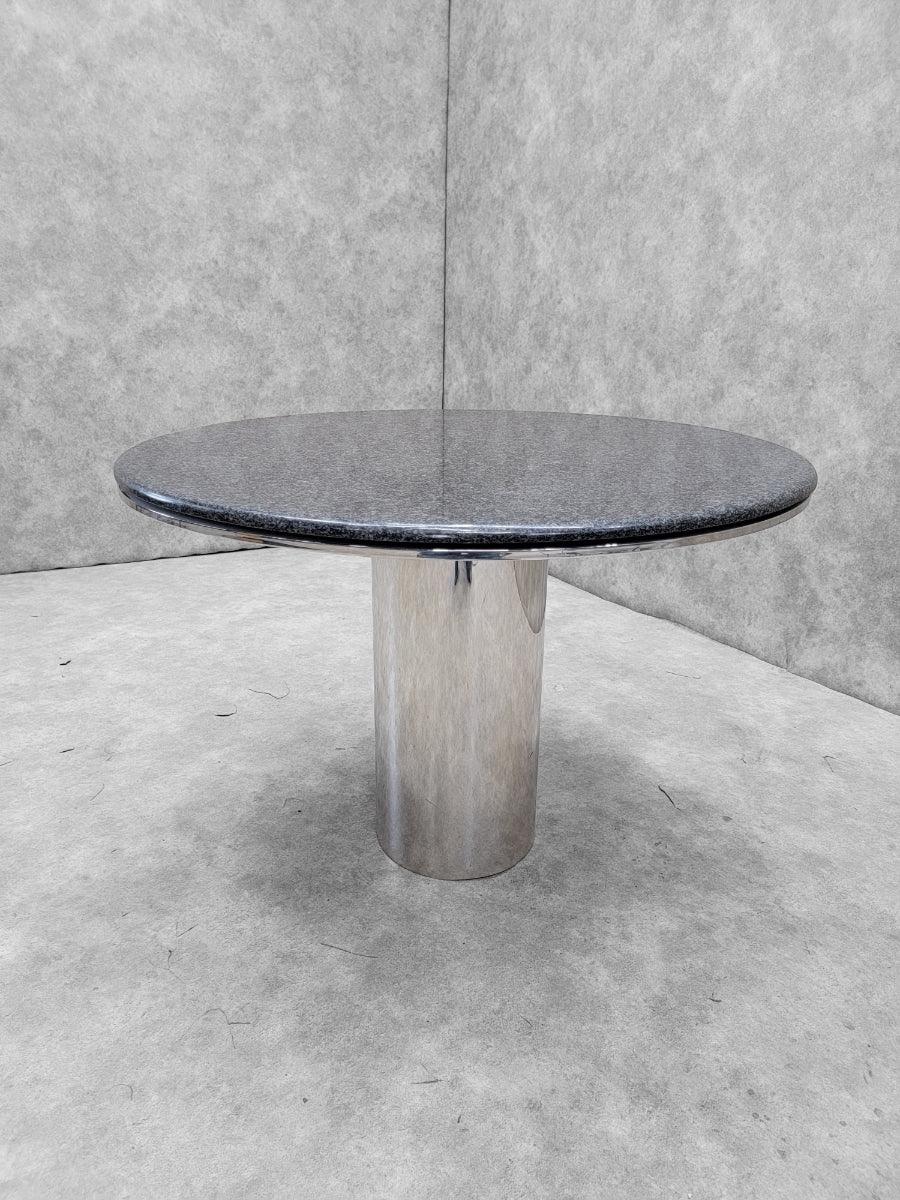 Sconosciuto Tavolo Anello in acciaio inox con piedistallo e granito del Mid Century Modern di Brueton in vendita