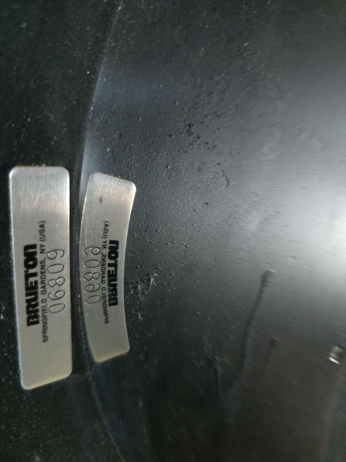 XX secolo Tavolo Anello in acciaio inox con piedistallo e granito del Mid Century Modern di Brueton in vendita