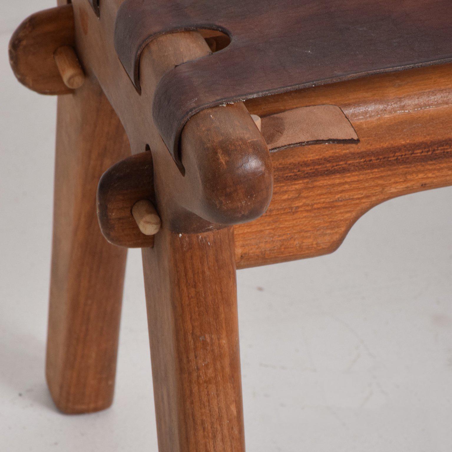 For your consideration a vintage stool with table by Angel Pazmino. 

Saddle leather with solid wood. 
19