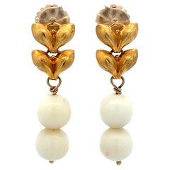 Orecchini a goccia vintage del 1960 in corallo e oro con pelle d
angelo, stile Mid Century Modern