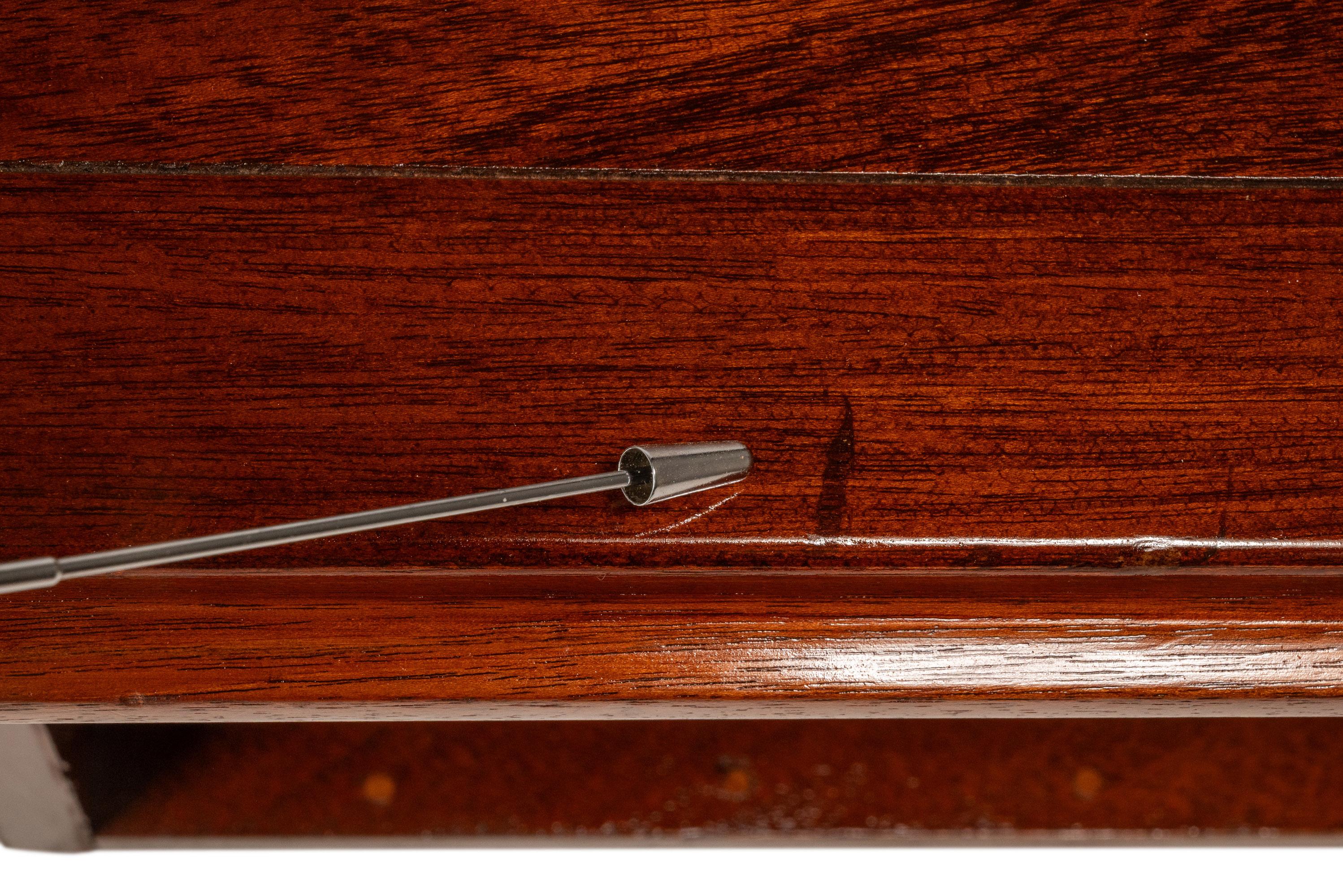Mid-Century Modern Angular Coffee Table in Solid Mahogany, USA, c. 1960s en venta 5