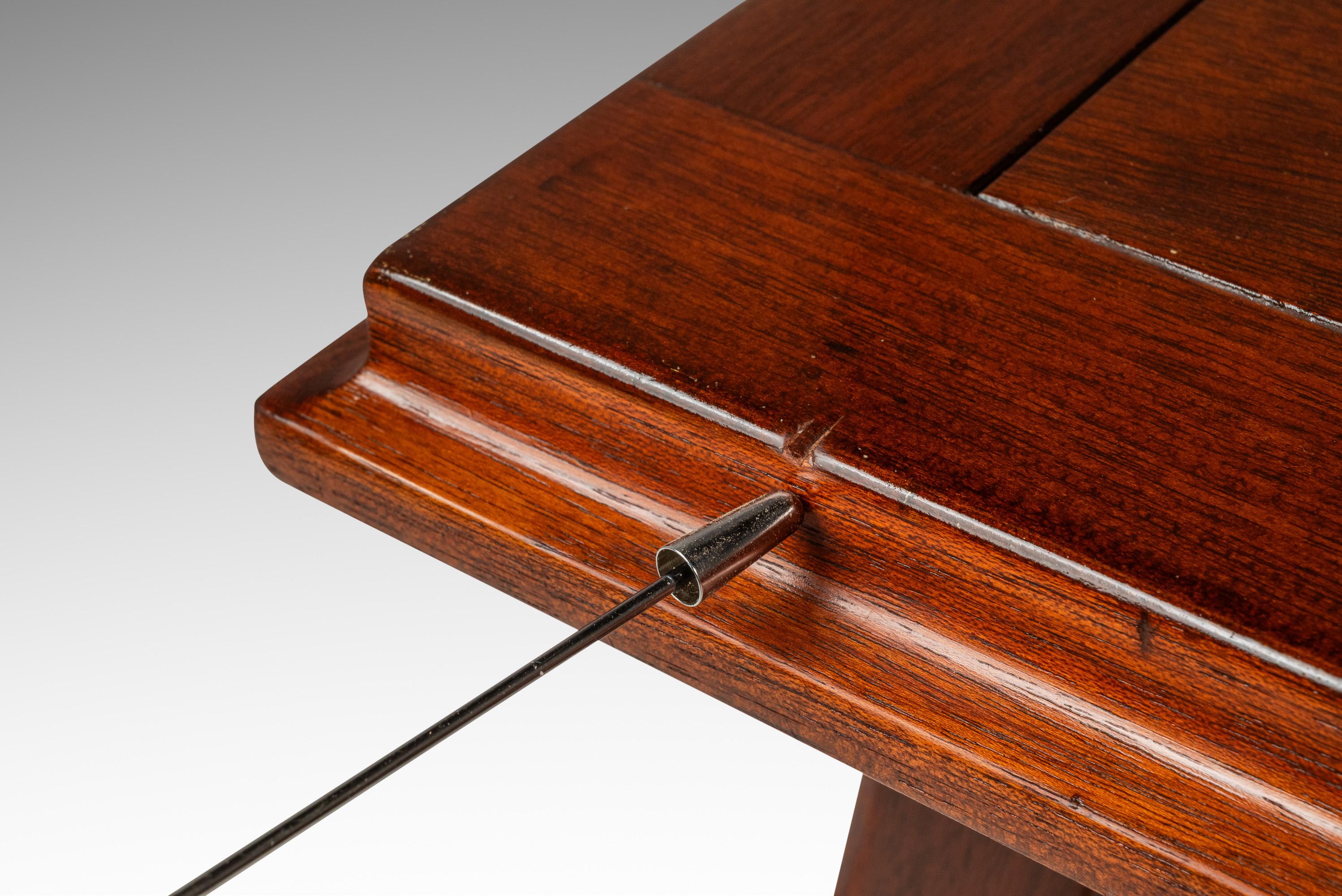Mid-Century Modern Angular Coffee Table in Solid Mahogany, USA, c. 1960s en venta 6