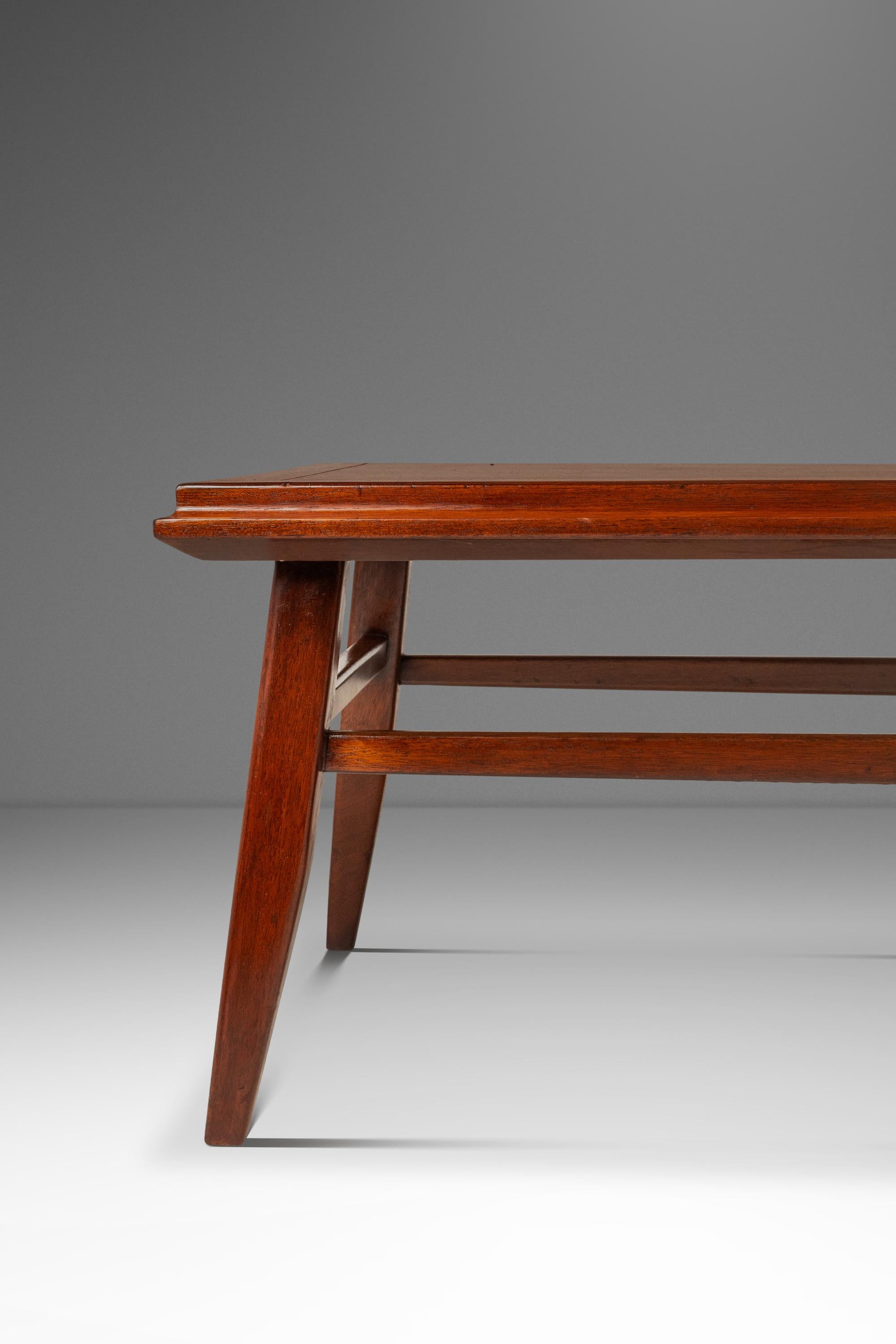 Mid-Century Modern Angular Coffee Table in Solid Mahogany, USA, c. 1960s en venta 12