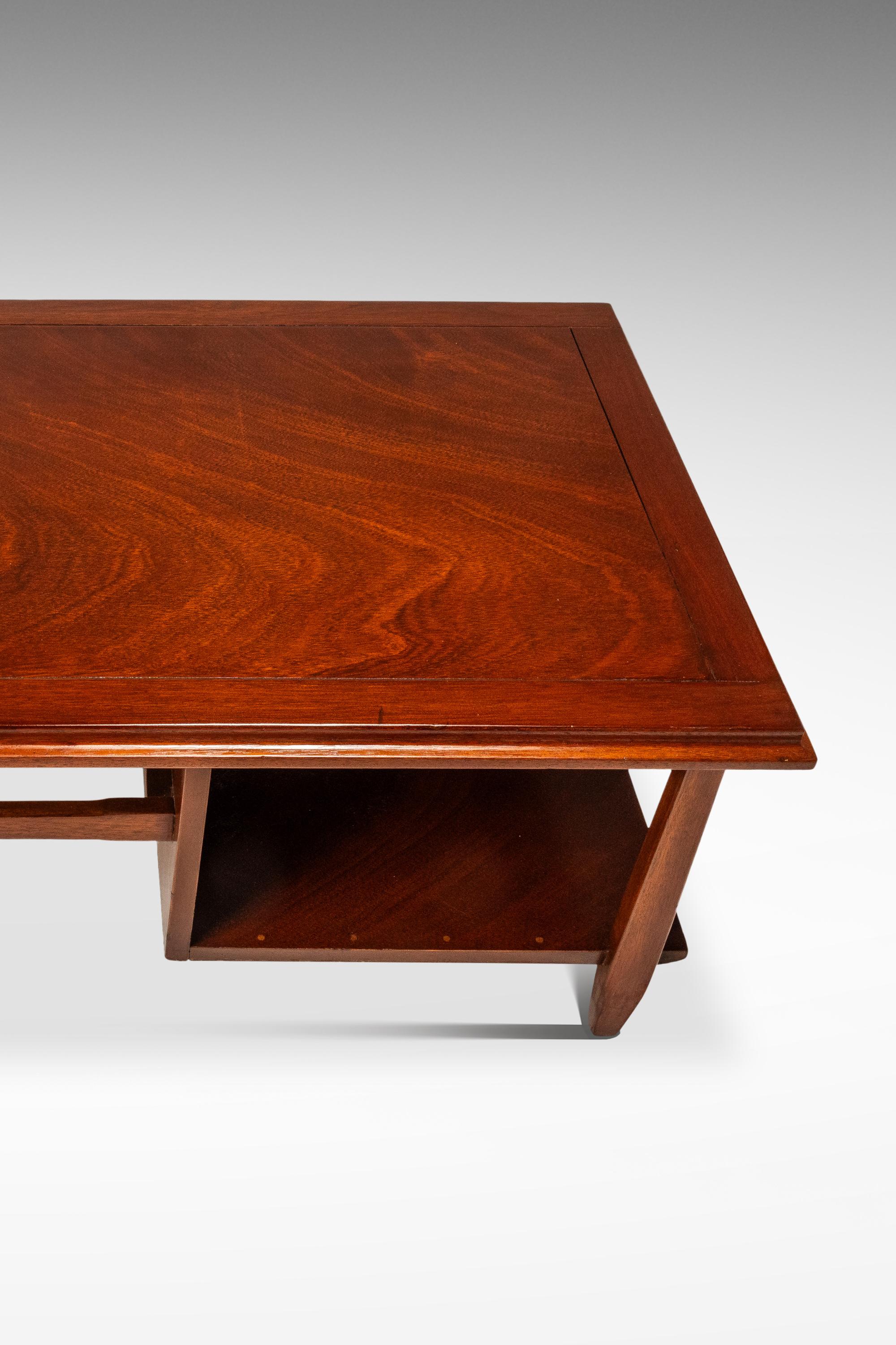 Mid-Century Modern Angular Coffee Table in Solid Mahogany, USA, c. 1960s en venta 13