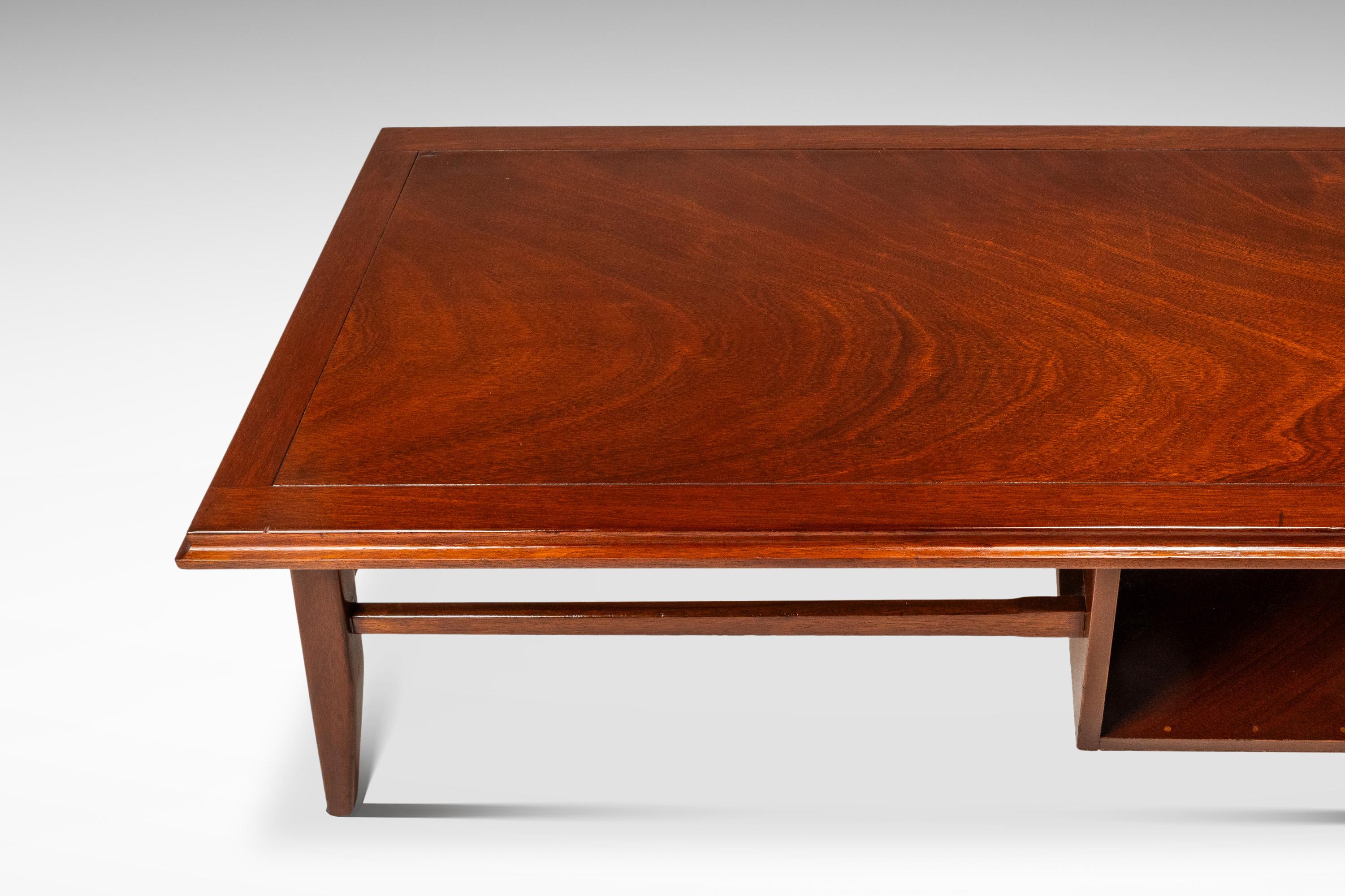 Mid-Century Modern Angular Coffee Table in Solid Mahogany, USA, c. 1960s en venta 2