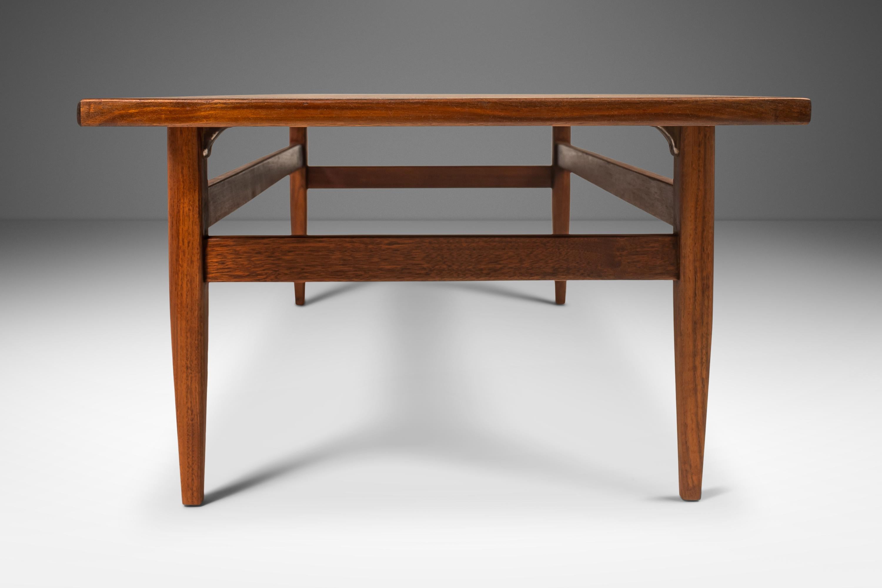 Mid-Century Modern Angular Coffee Table in Walnut, c. 1960's For Sale 9