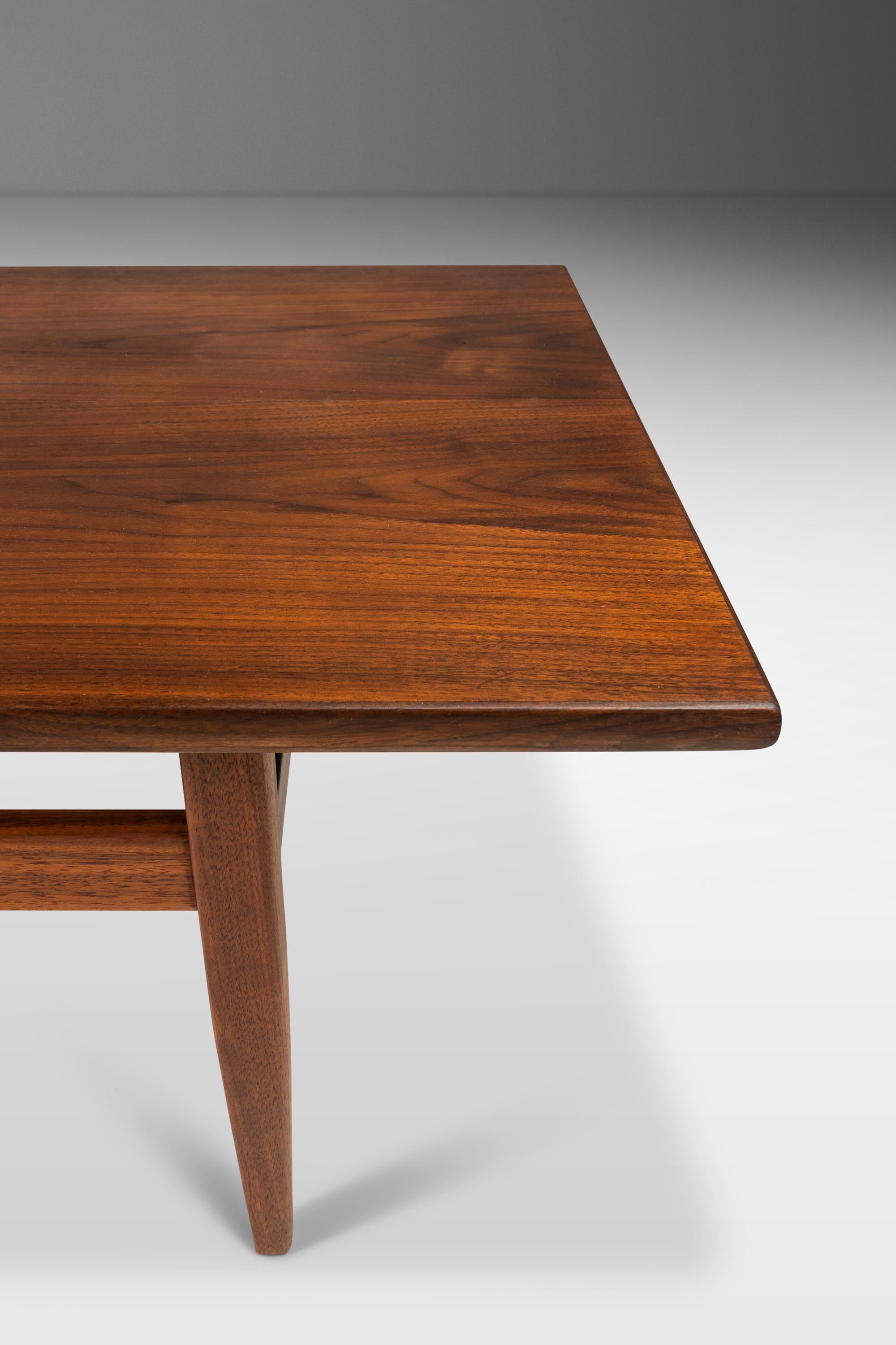 Mid-Century Modern Angular Coffee Table in Walnut, c. 1960's For Sale 4