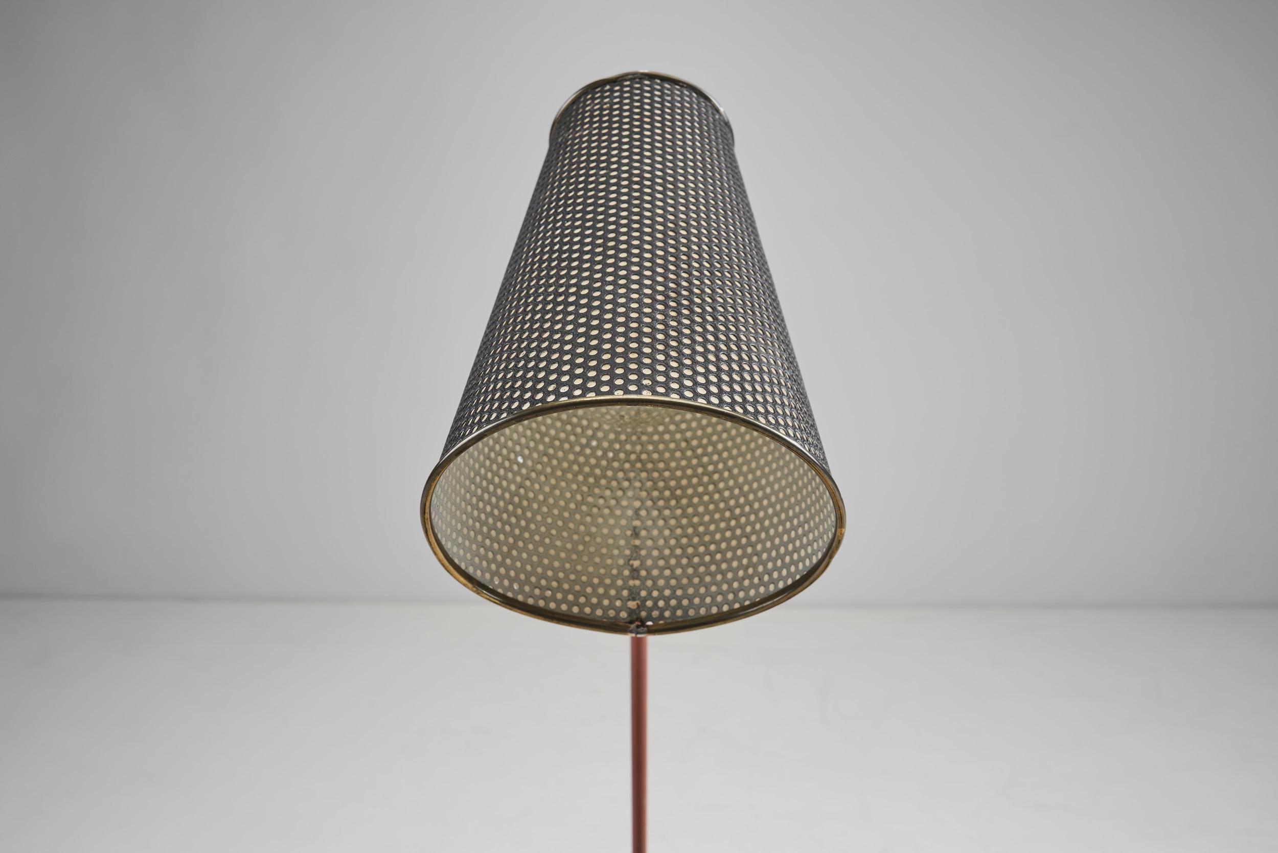 Mid-Century Modern Angular Floor Lamp, Europe ca 1960s For Sale 4