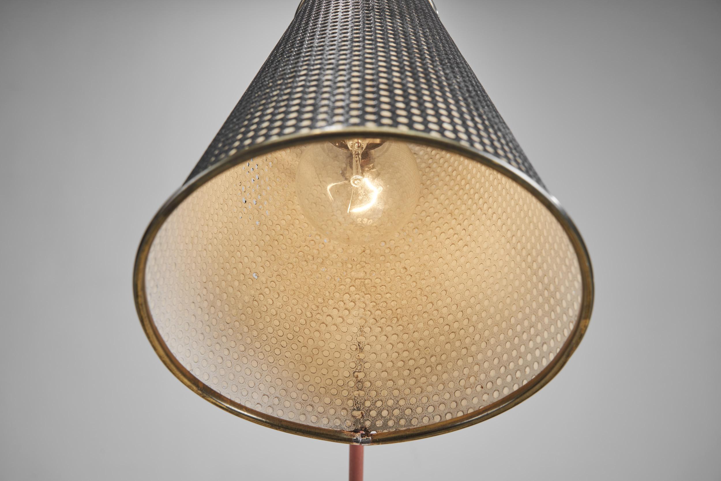 Mid-Century Modern Angular Floor Lamp, Europe ca 1960s For Sale 5