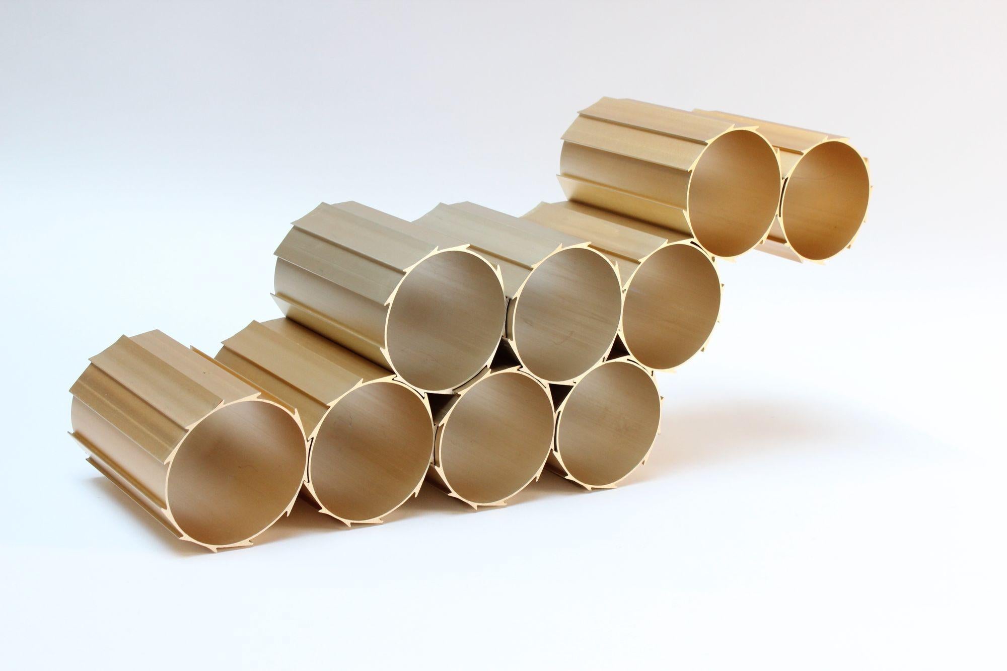 Mid-Century moderno Scaffale per vini modulare in alluminio anodizzato oro, moderno e di metà secolo in vendita