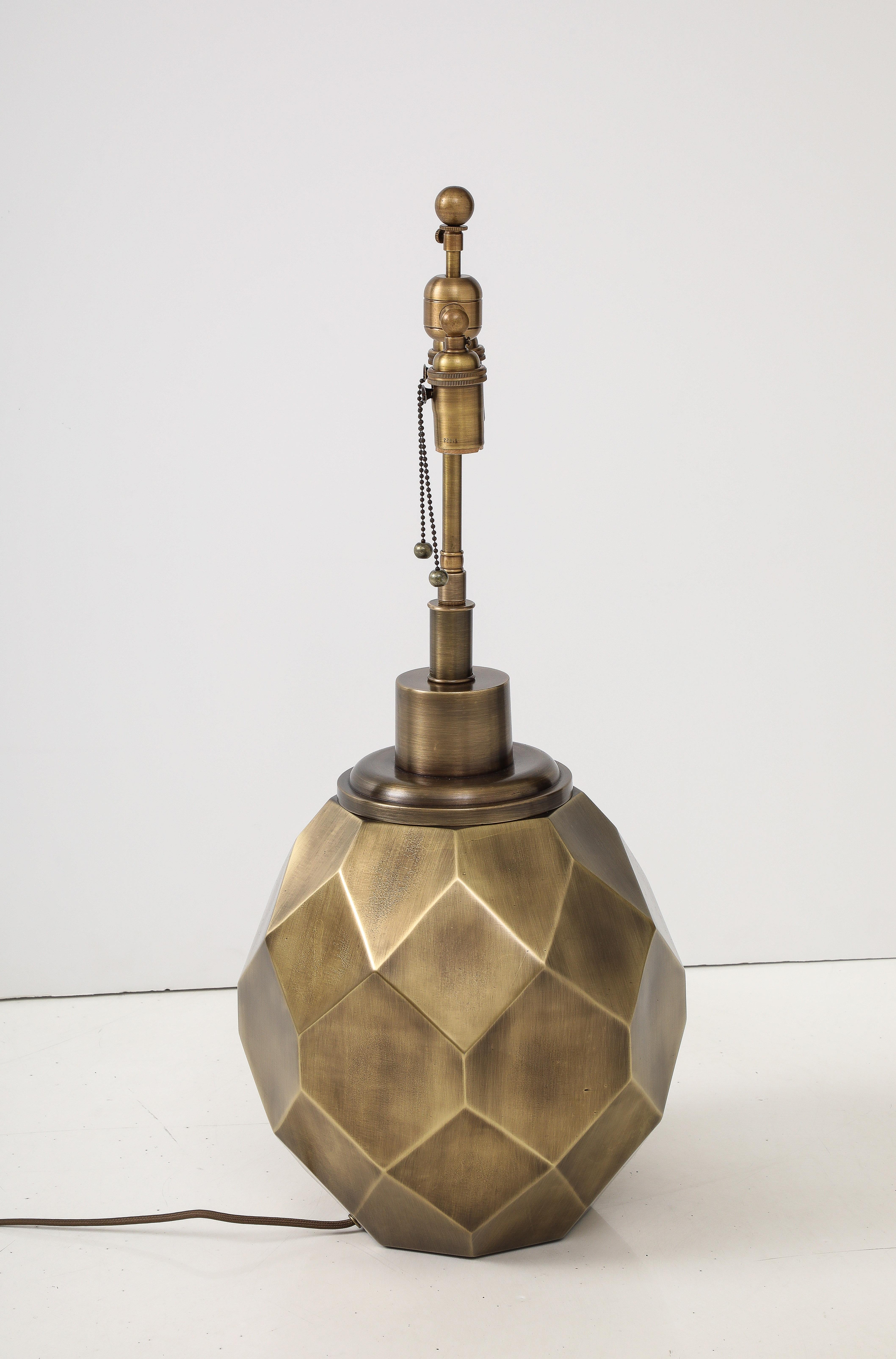 Pareja de grandes lámparas geodésicas de bronce envejecido by Champan en venta 2