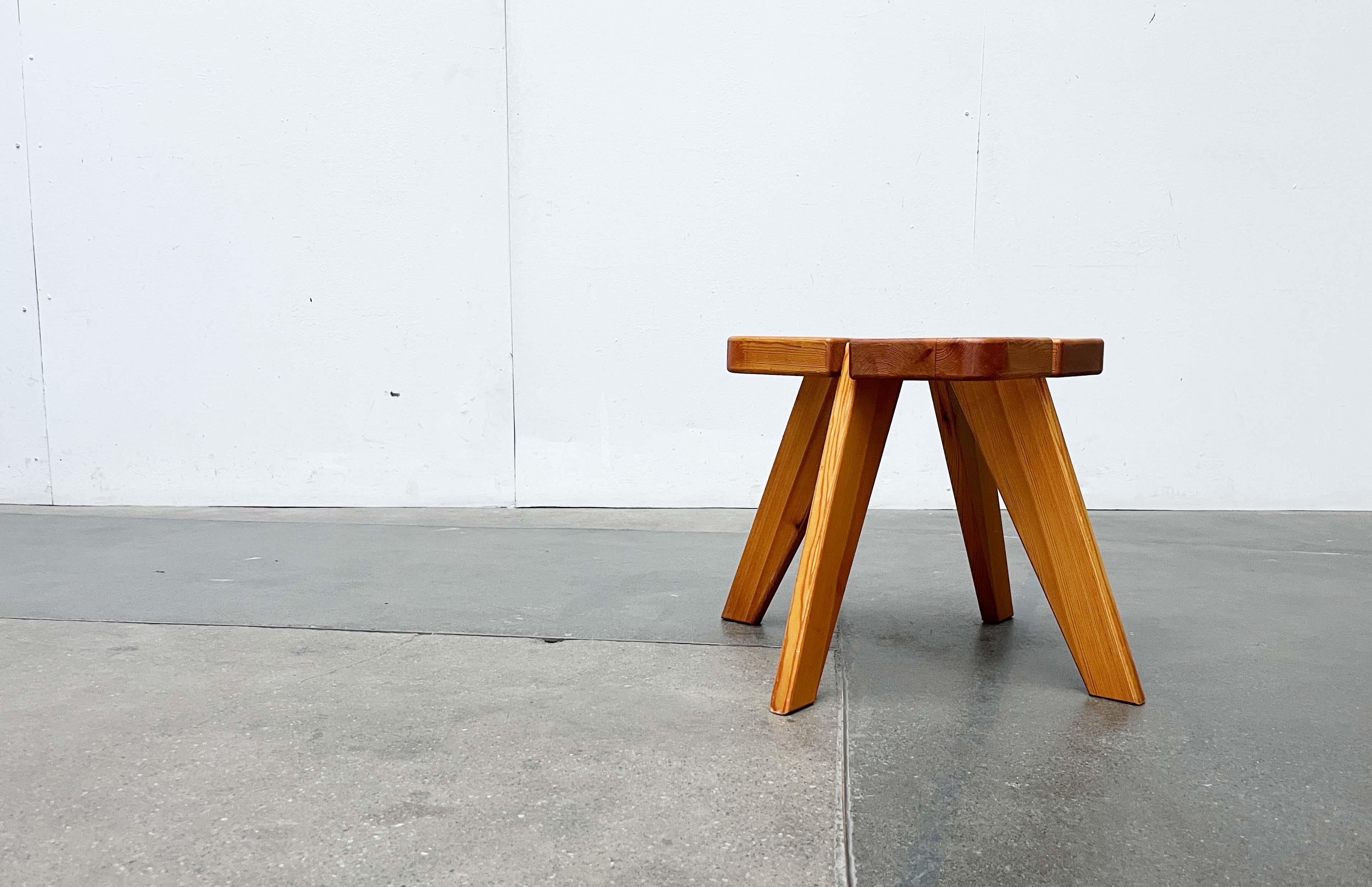 Mid-Century Modern Apila Pinewood Stool from Finland attributed to Rauni Peippo For Sale 1
