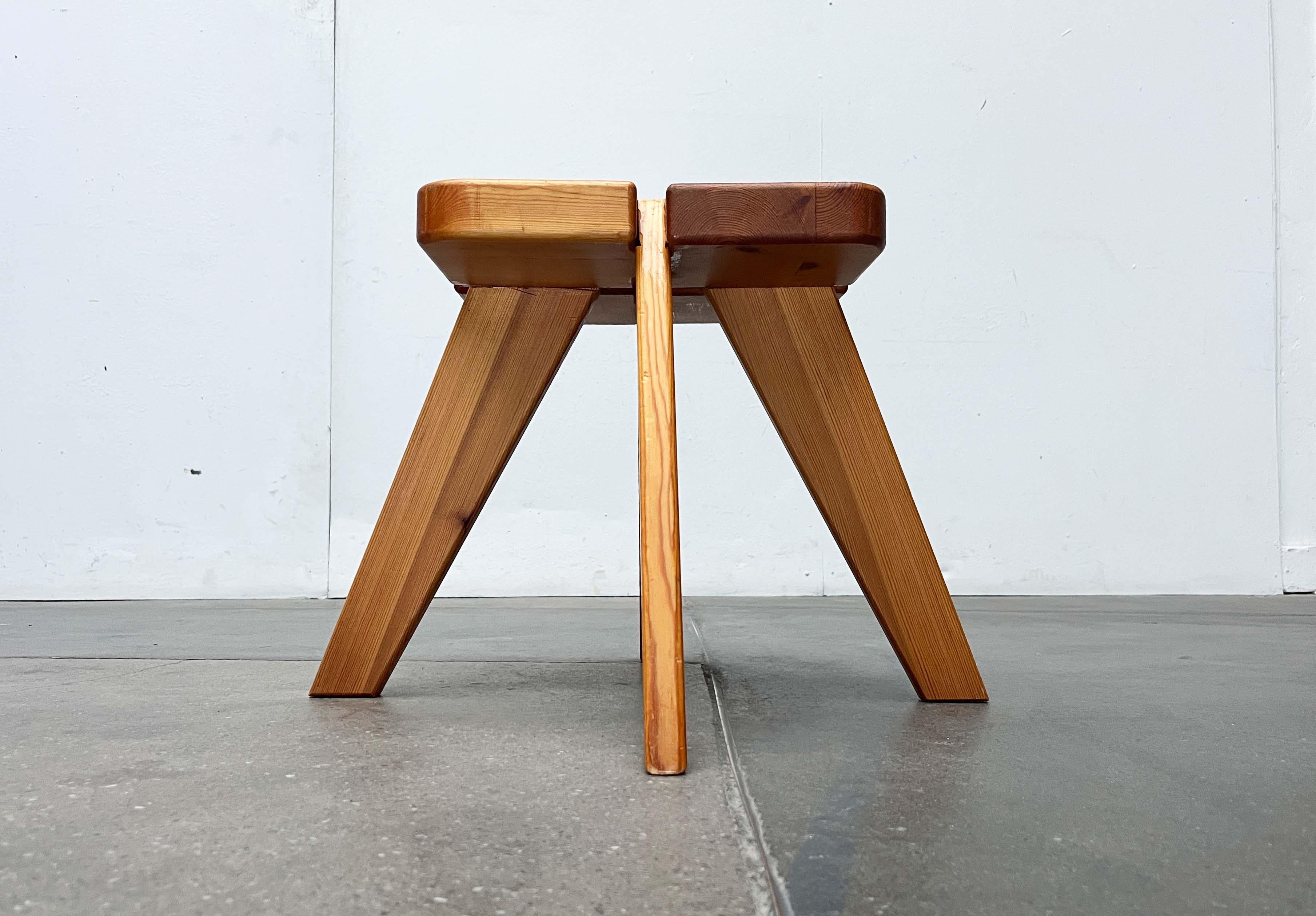 Mid-Century Modern Apila Pinewood Stool from Finland attributed to Rauni Peippo For Sale 2