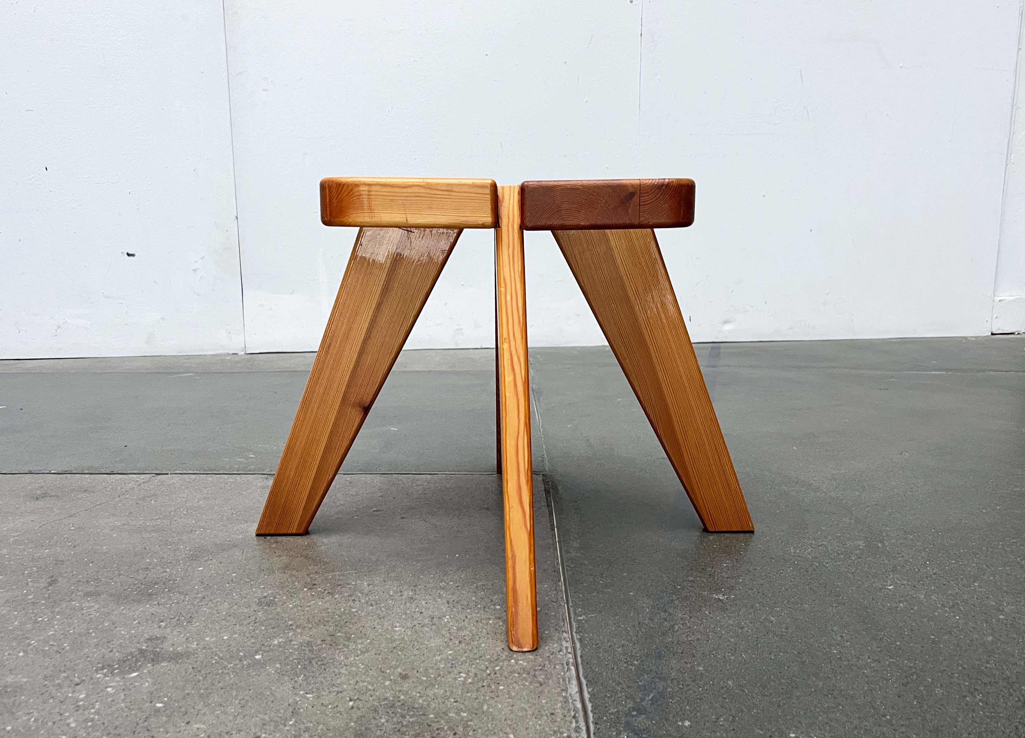 Mid-Century Modern Apila Pinewood Stool from Finland attributed to Rauni Peippo For Sale 3