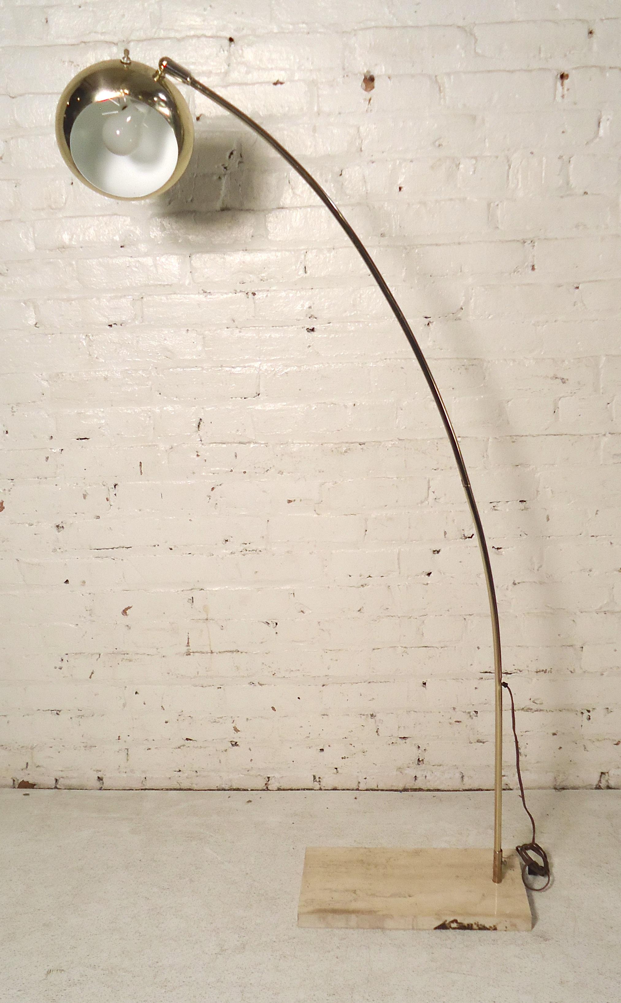 Brass floor lamp with long arching arm and round shade. Switch located on the shade. 

(Please confirm item location - NY or NJ - with dealer).
  