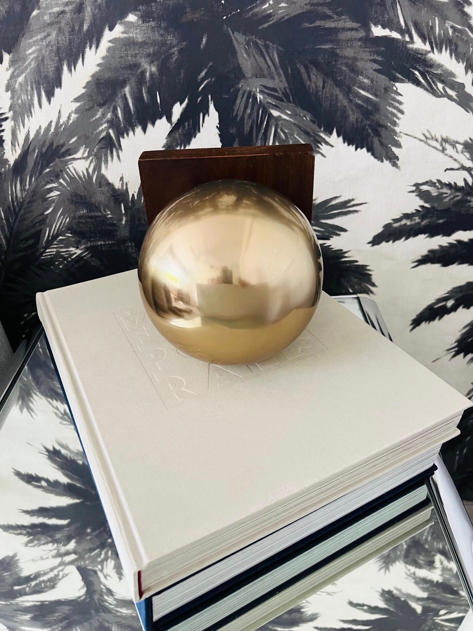 Mid-Century Modern Architectural Brass Globe Bookend & Decorative Object, 1970s For Sale 2