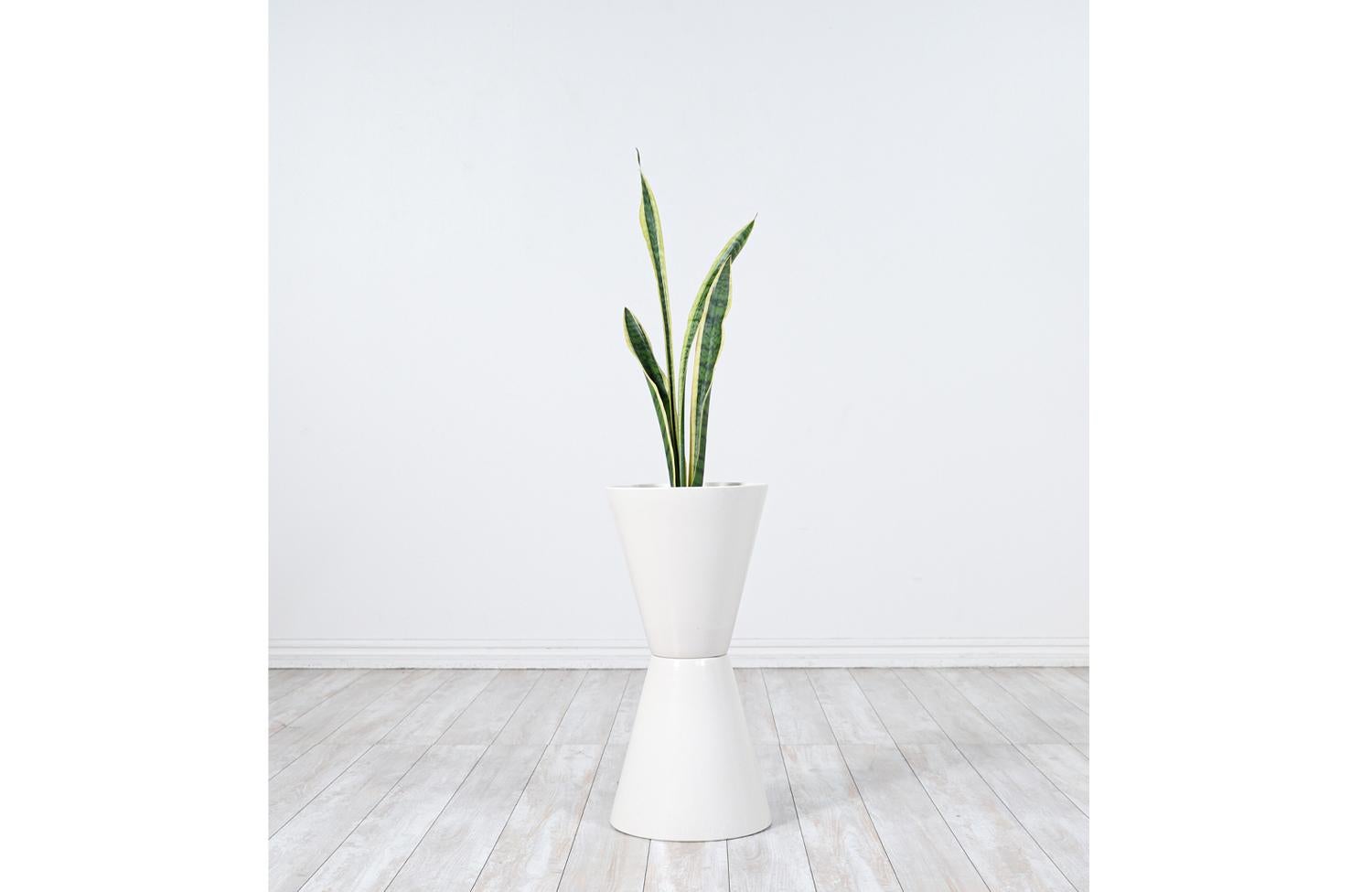 Mid-Century Modern Architectural Double Cone Planter by Bauer In Excellent Condition For Sale In Los Angeles, CA