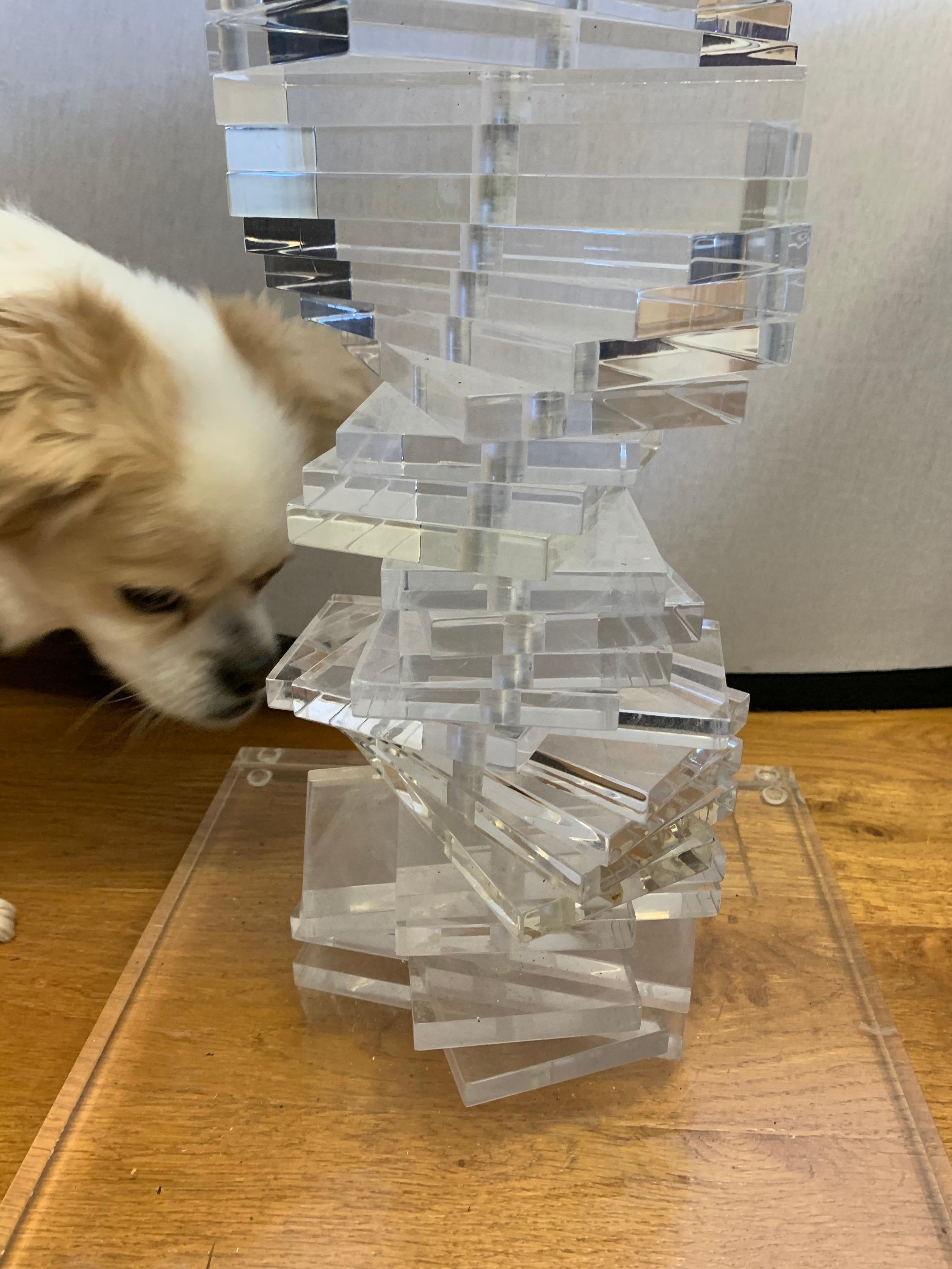 Vintage Lucite table lamp made of stacked rectangular Lucite pieces. Each rectangle piece can swivel and the lamp can be configured to different sculptural shapes. Wired and in working condition. Comes with white linen shade.
Shade measures: 13” H