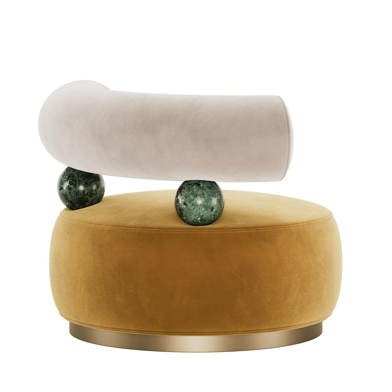 Portoghese Poltrona Aretha di metà secolo in velluto, marmo e ottone di Atelier A in vendita