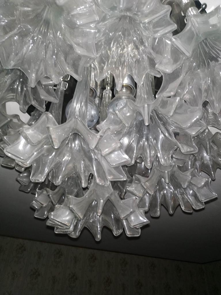 Mid-Century Modern flush mount manufactured in chrome metal and clear hand-blown Murano glass flowers.
This Model is called 