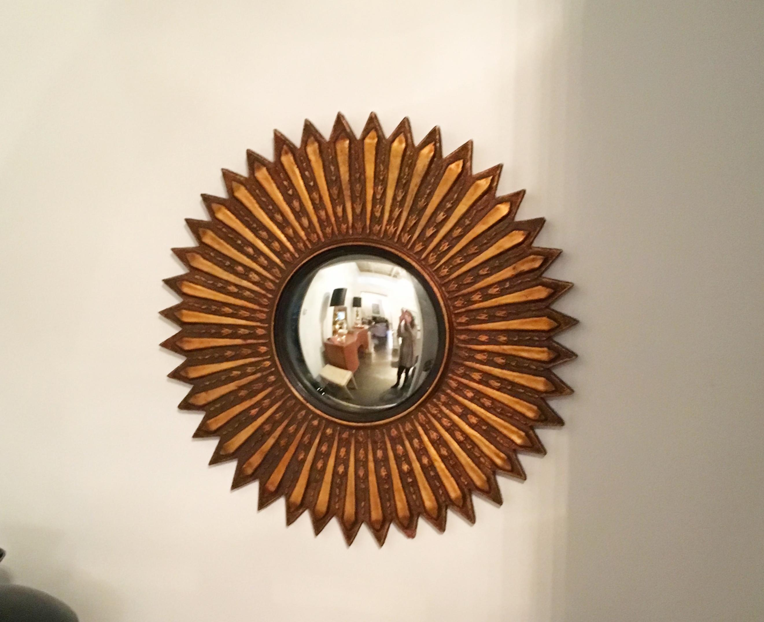 Mid-Century Modern Argentinean Restored Gilded Wood Sunburst Convex Wall Mirror In Good Condition For Sale In Houston, TX