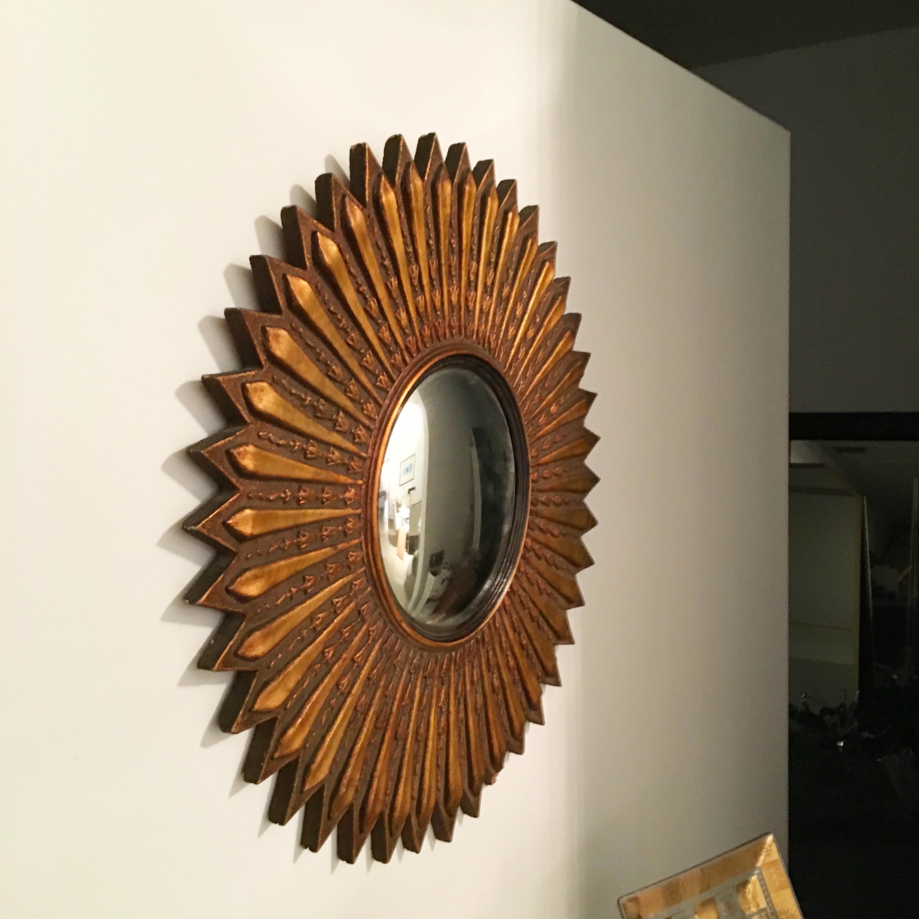 Mid-Century Modern Argentinean Restored Gilded Wood Sunburst Convex Wall Mirror For Sale 1