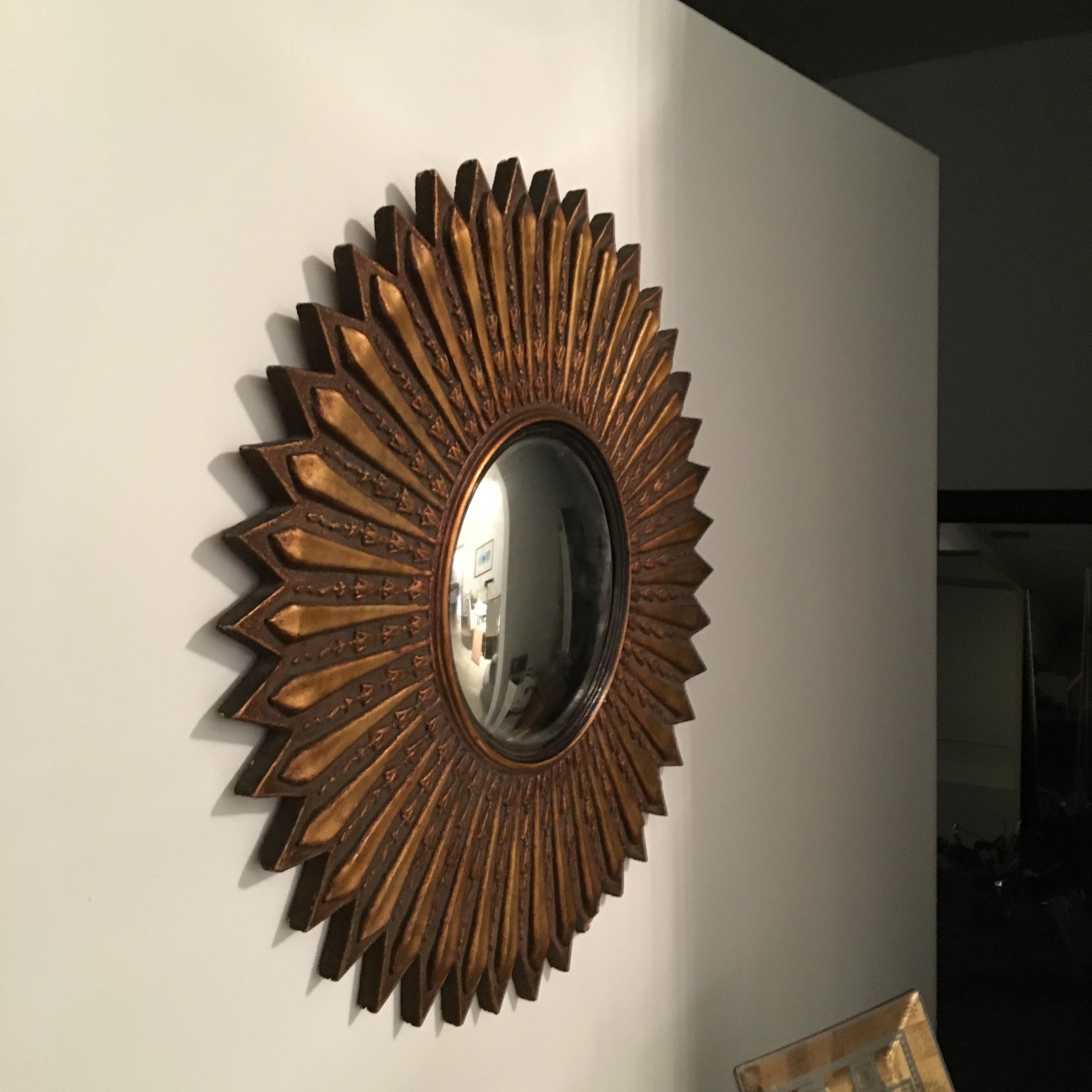 Mid-Century Modern Argentinean Restored Gilded Wood Sunburst Convex Wall Mirror For Sale 2