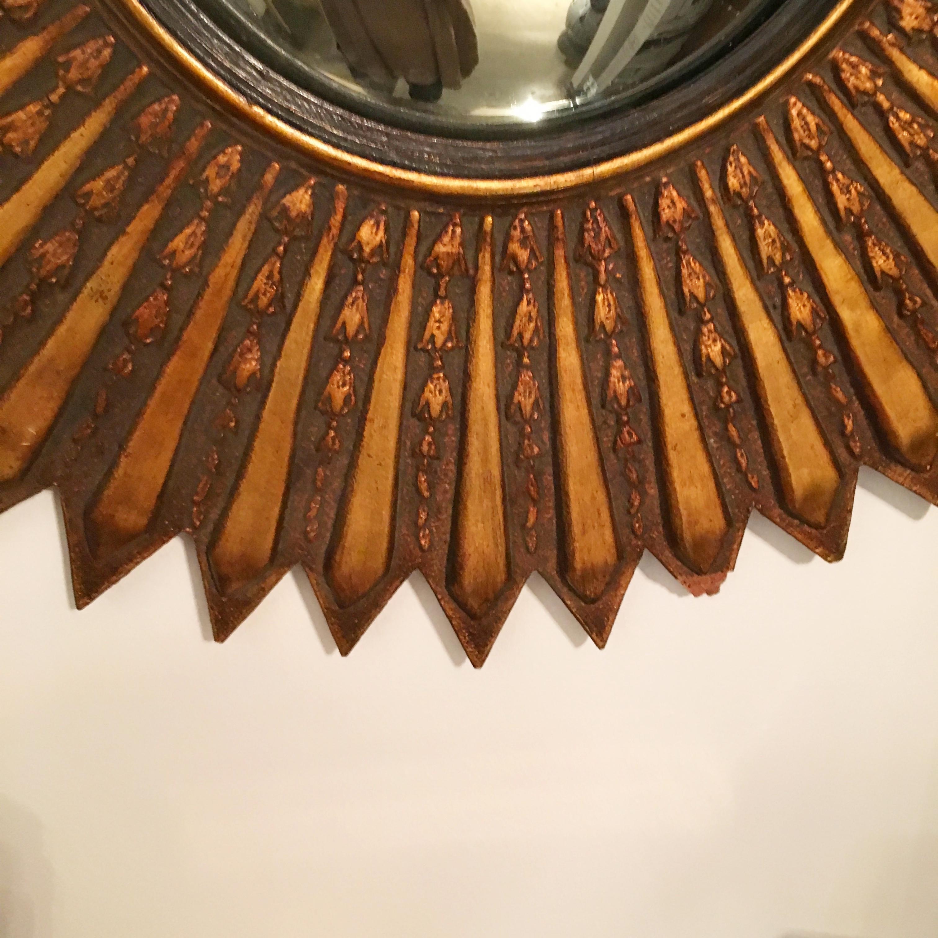 Mid-Century Modern Argentinean Restored Gilded Wood Sunburst Convex Wall Mirror For Sale 4