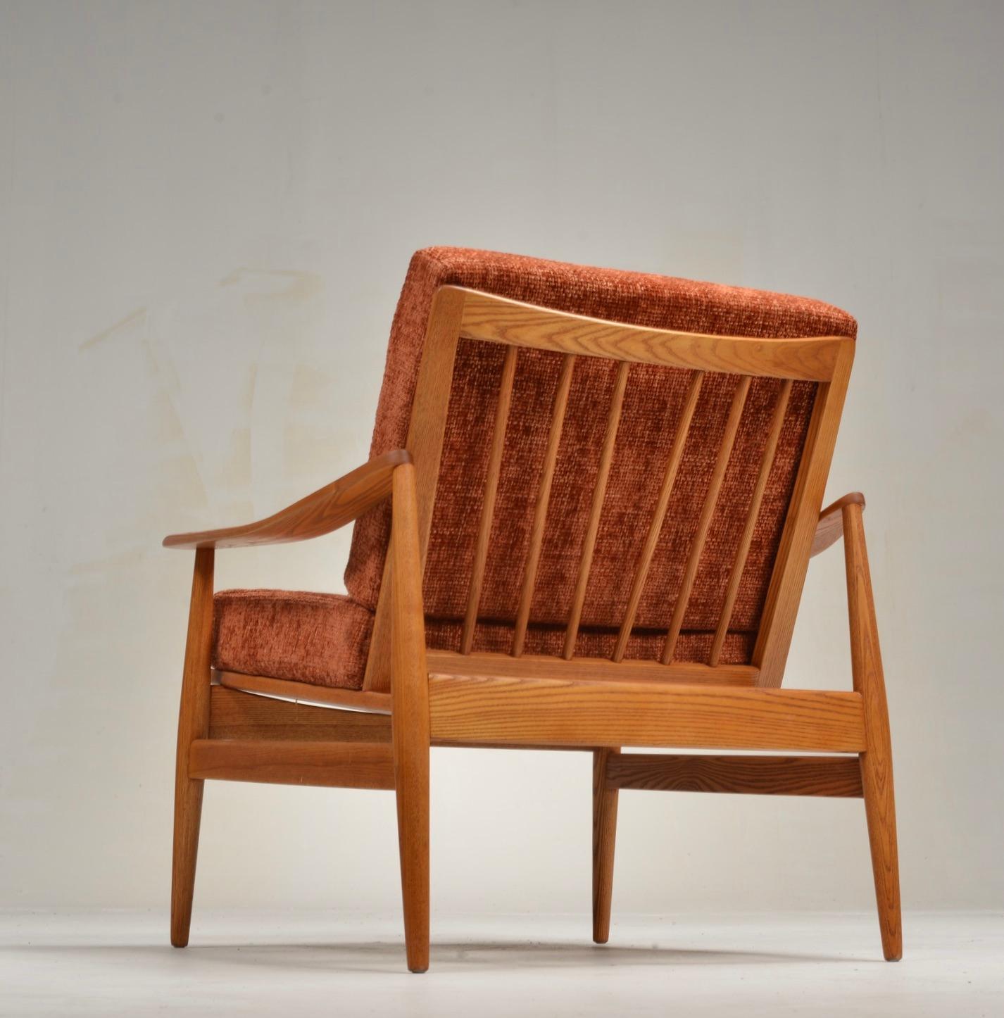 Mid Century Modern Arm Chair For Sale 4
