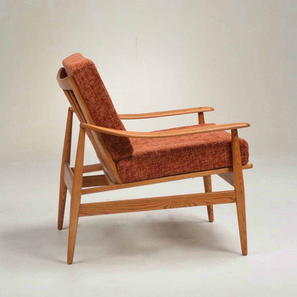 20th Century Mid Century Modern Arm Chair For Sale