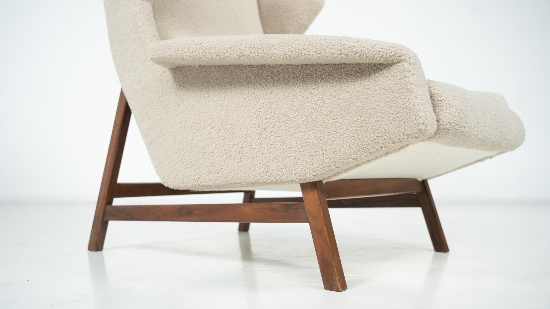 Mid-Century Modern Armchair 877 by Gianfranco Frattini for Cassina In Good Condition For Sale In Brussels, BE