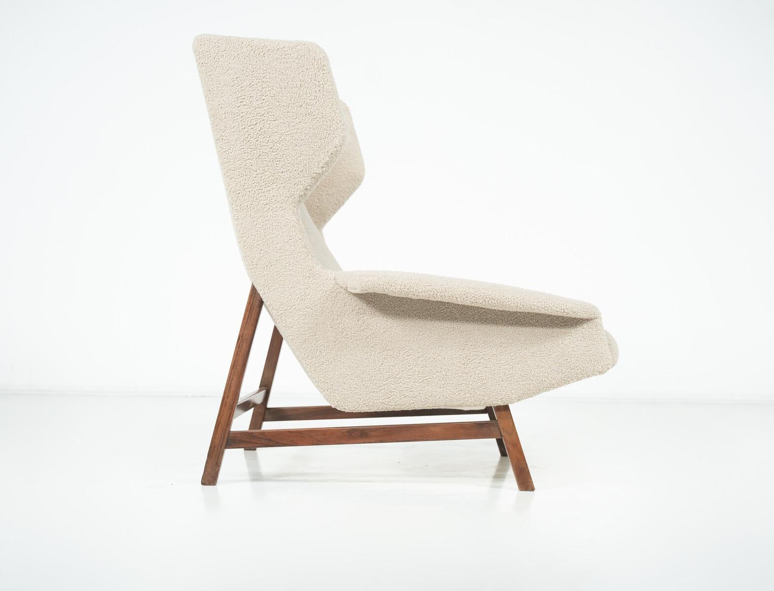 20th Century Mid-Century Modern Armchair 877 by Gianfranco Frattini for Cassina For Sale