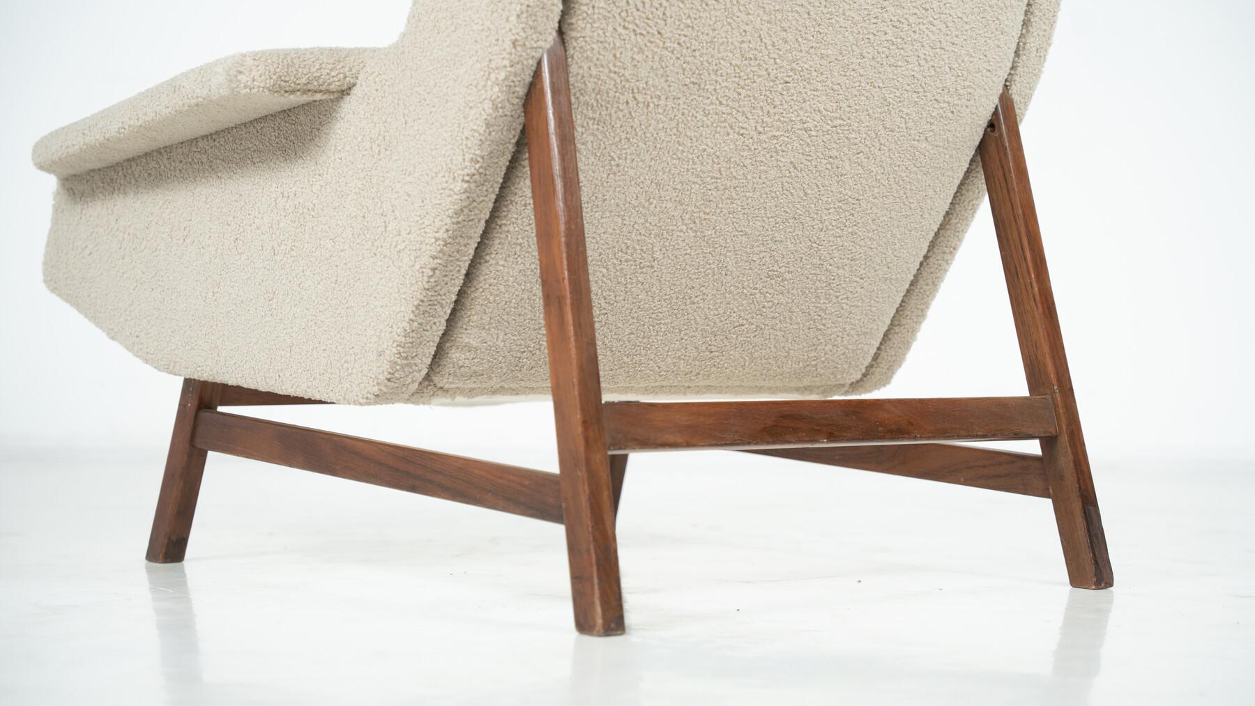 Fabric Mid-Century Modern Armchair 877 by Gianfranco Frattini for Cassina For Sale