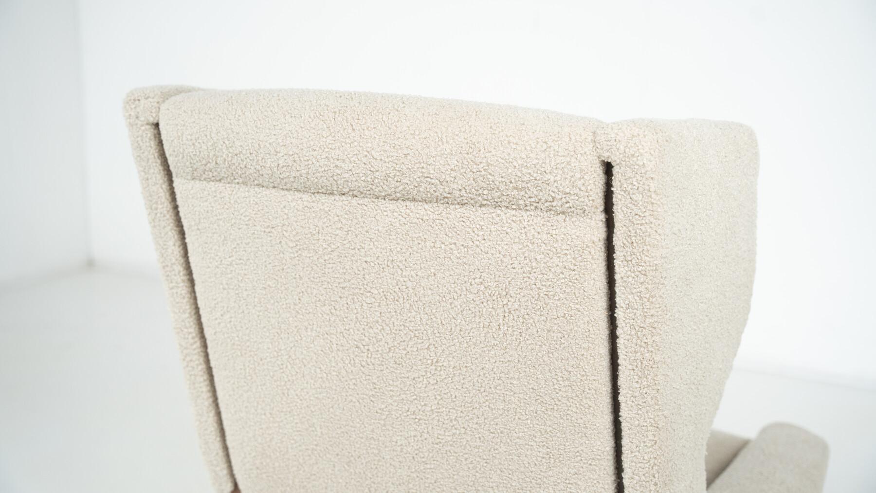 Mid-Century Modern Armchair 877 by Gianfranco Frattini for Cassina For Sale 3
