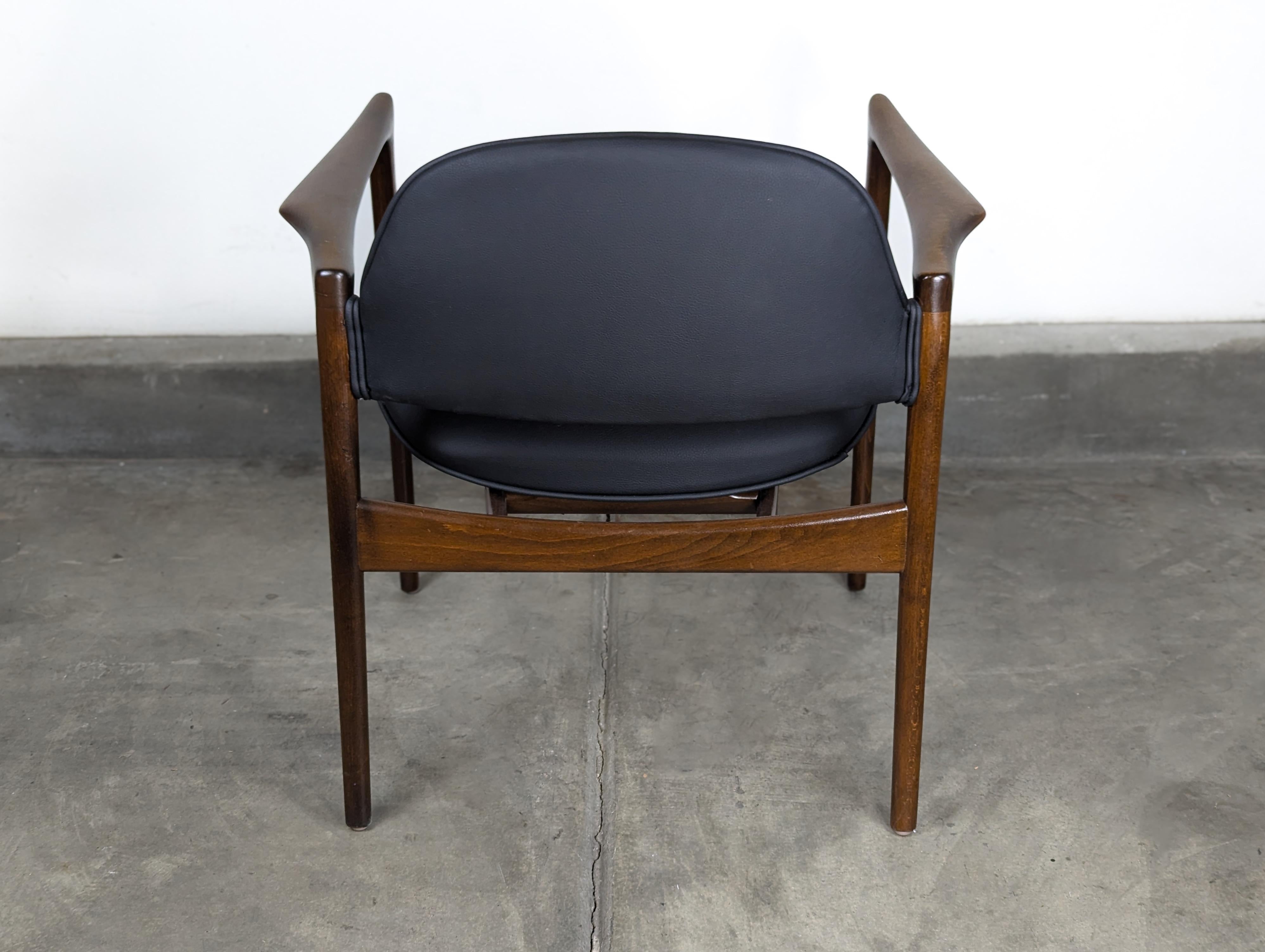 Sillón moderno de mediados de siglo de Ib Kofod-Larsen para Selig, c1960s Haya en venta