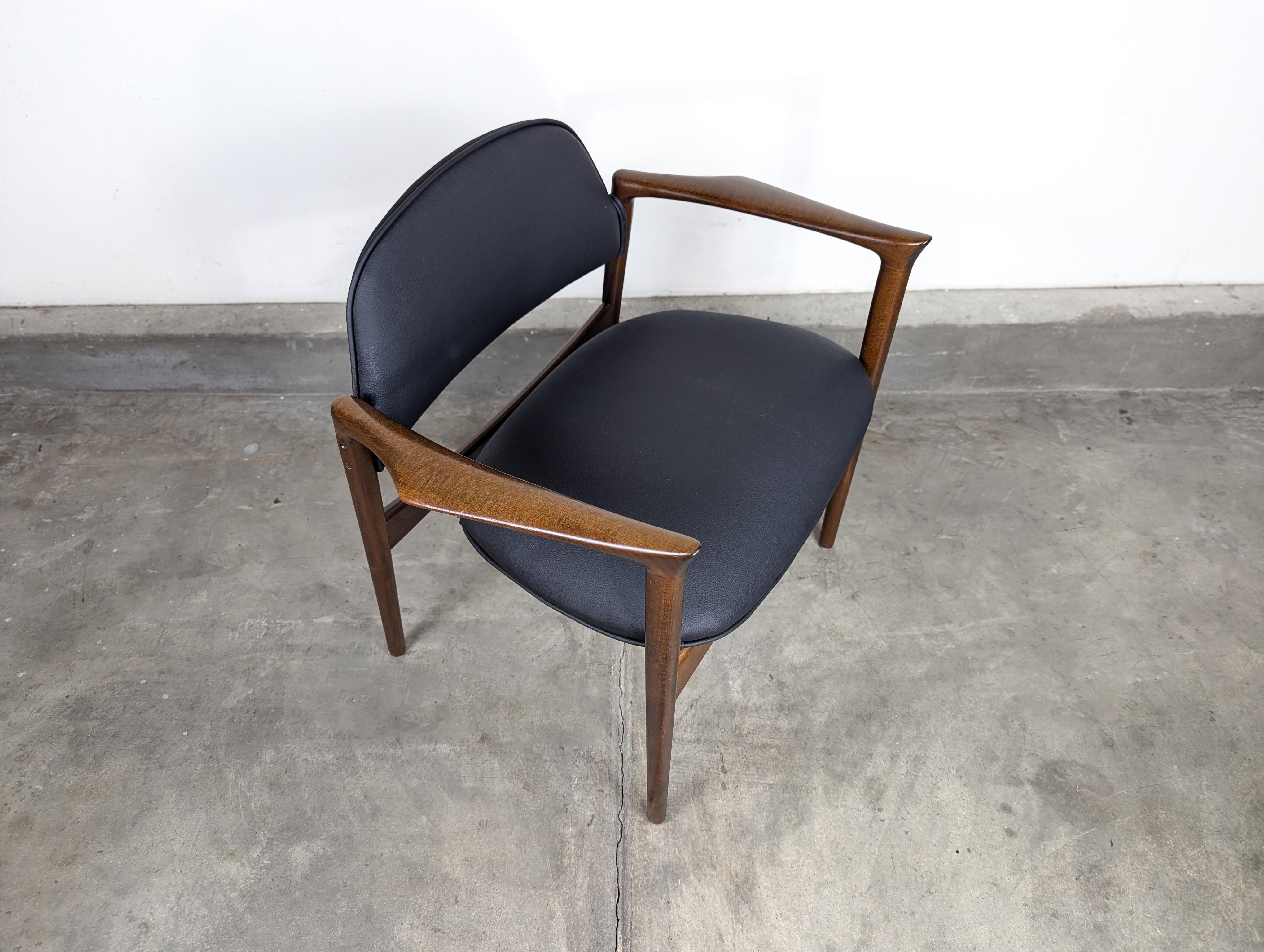 Sillón moderno de mediados de siglo de Ib Kofod-Larsen para Selig, c1960s en venta 1