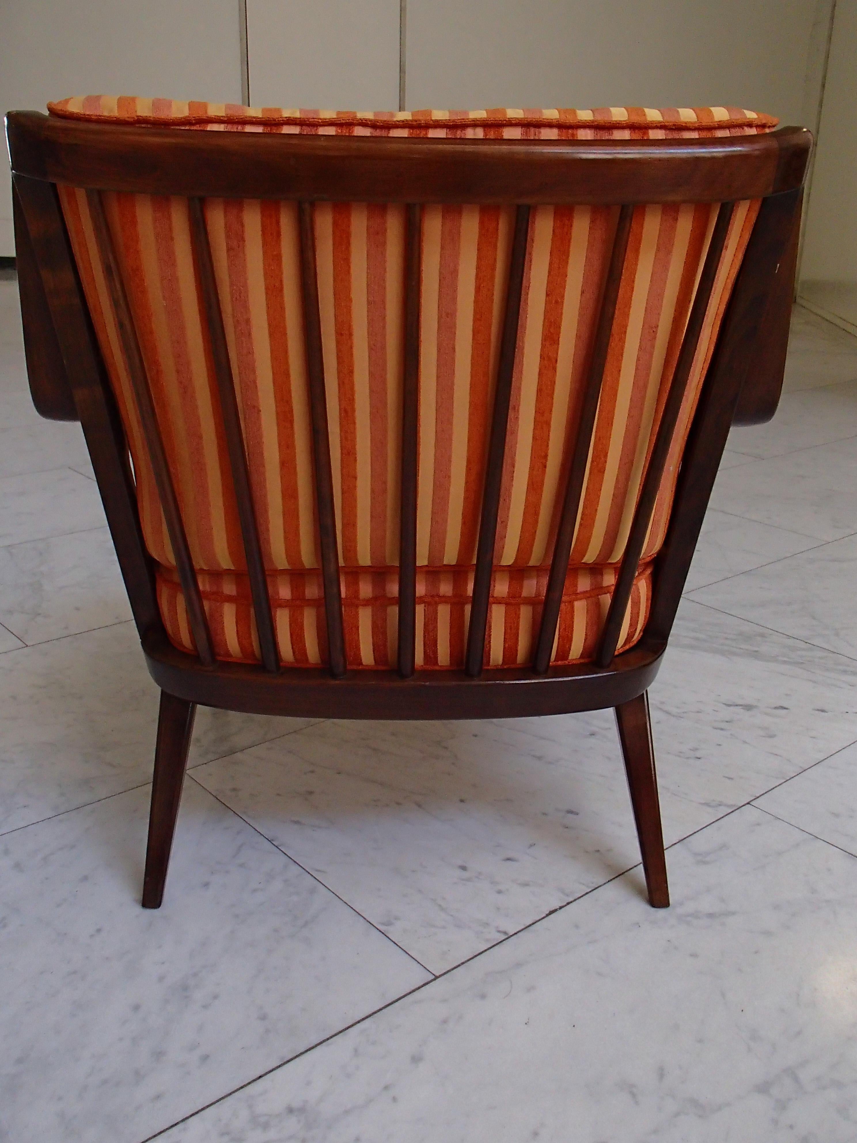 Mid-Century Modern Armchair by Knoll Antimott Cushions Orange Tones Stripes In Excellent Condition For Sale In Weiningen, CH