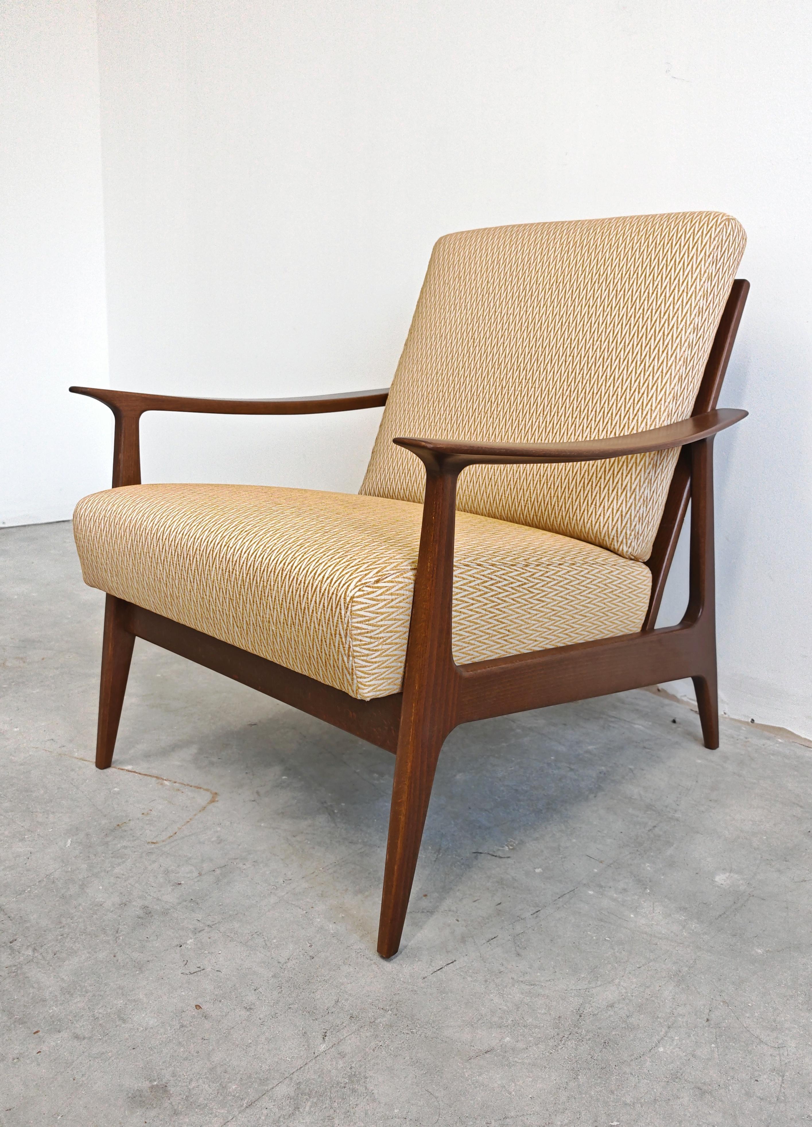 Poltrona moderna di metà secolo in faggio e tessuto giallo a zig zag, Danimarca 1960 in vendita 3